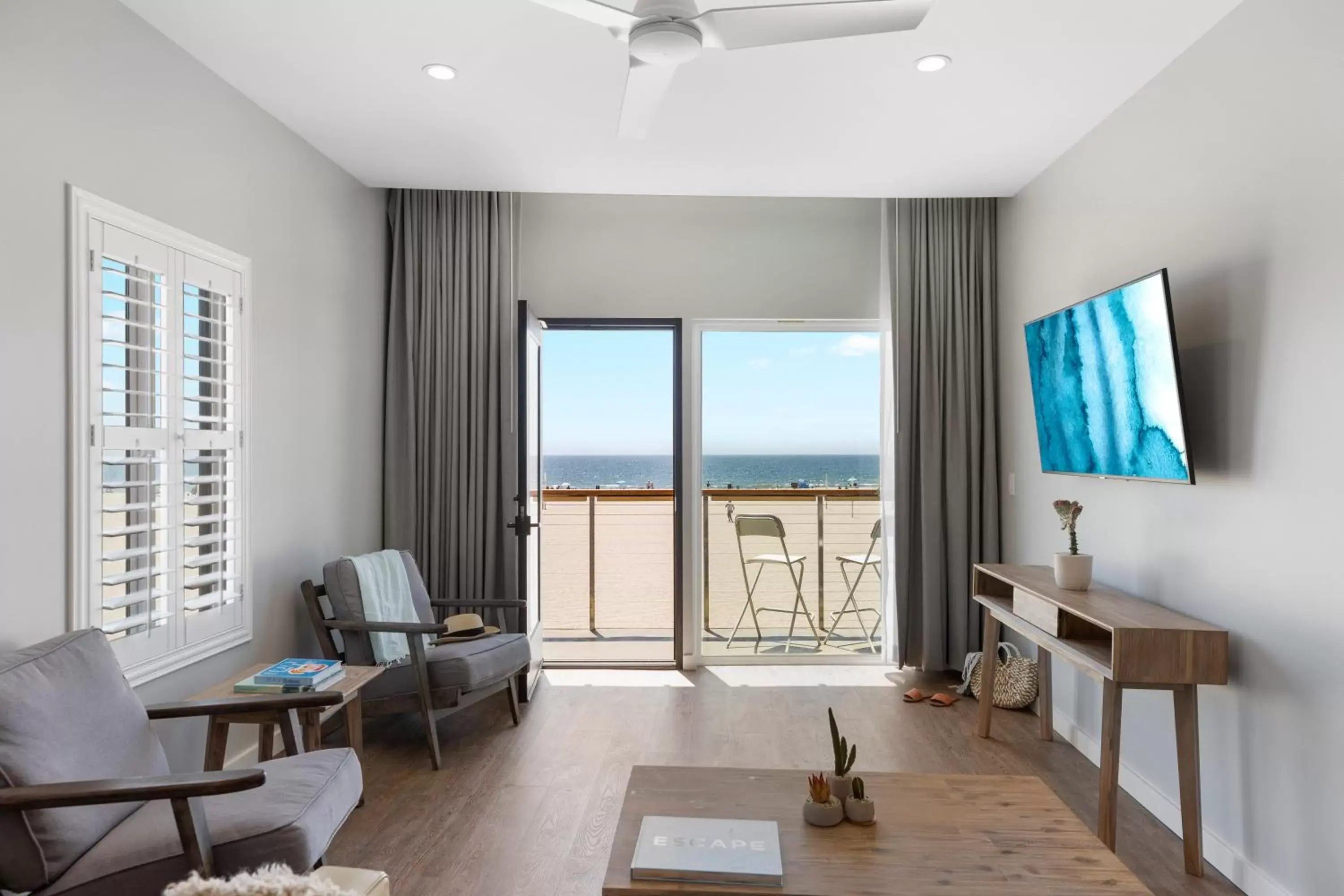 Living room in Sea Sprite Ocean Front Hotel