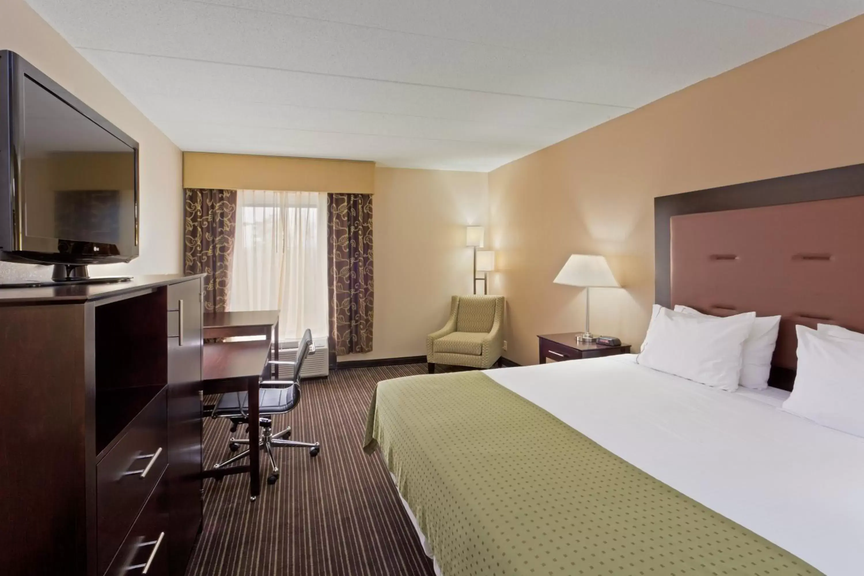 Photo of the whole room in Holiday Inn Express Hotel & Suites Charleston-Southridge, an IHG Hotel