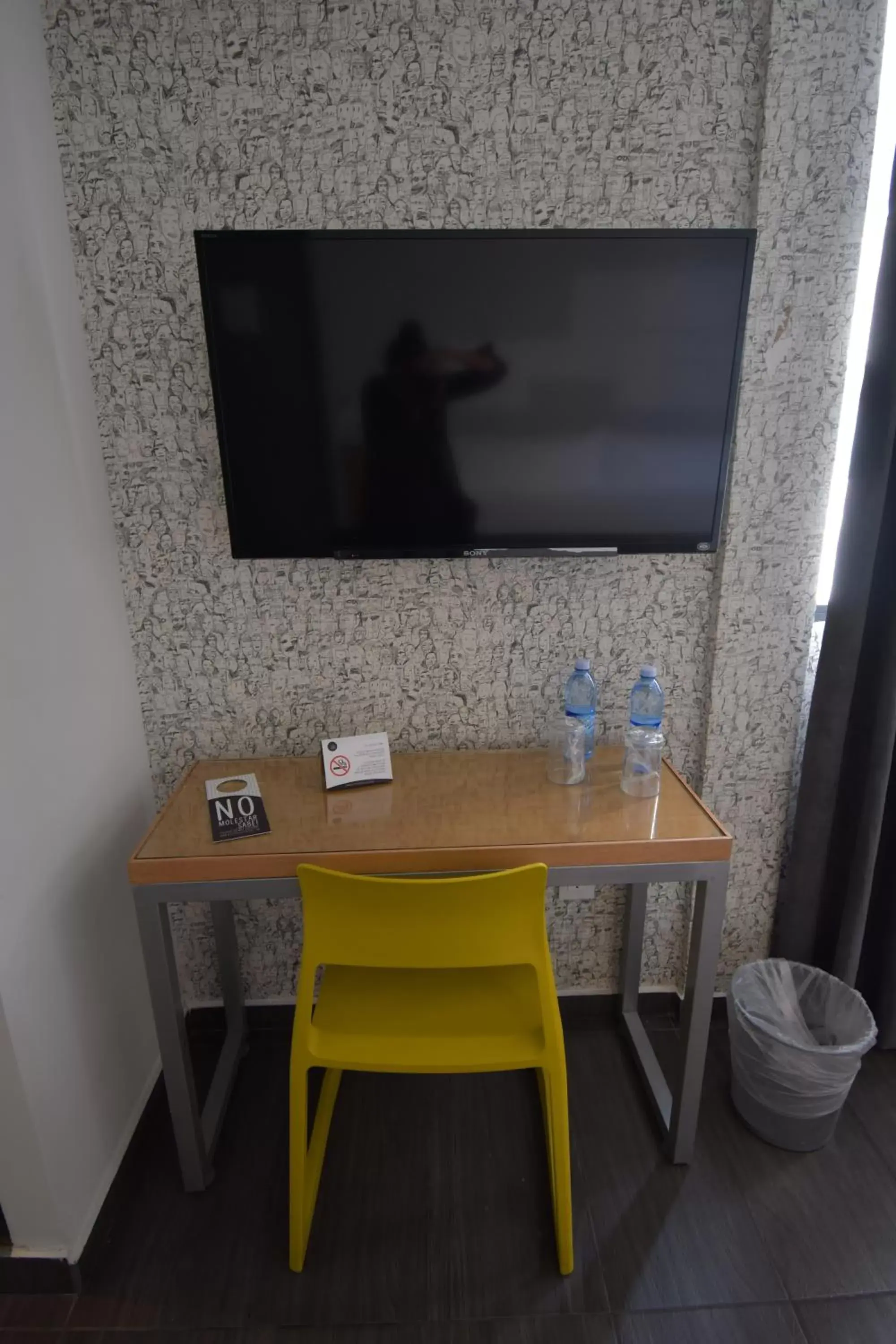 Seating area, TV/Entertainment Center in Hotel Perla Central