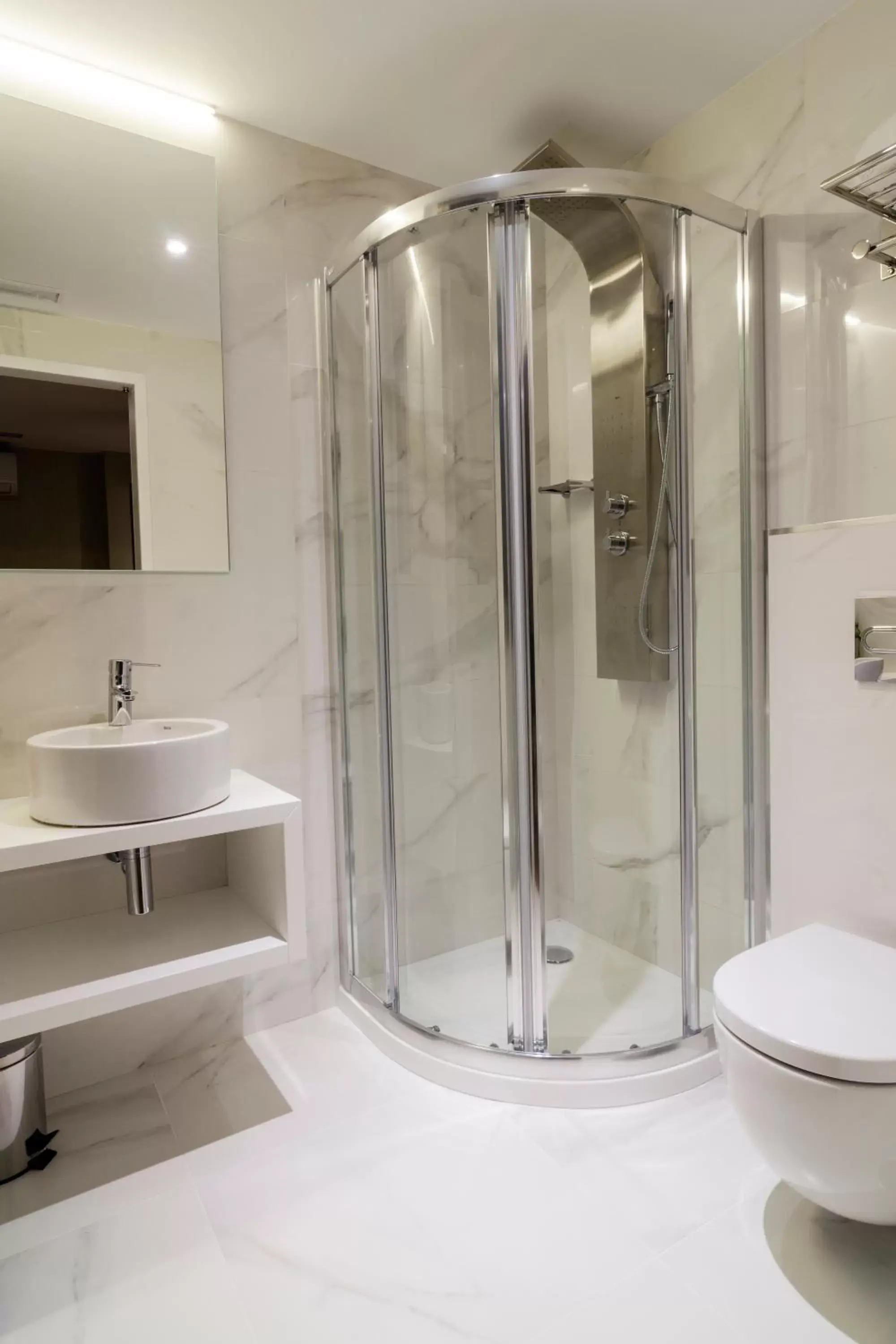 Shower, Bathroom in Agua de Mar Hotel Boutique