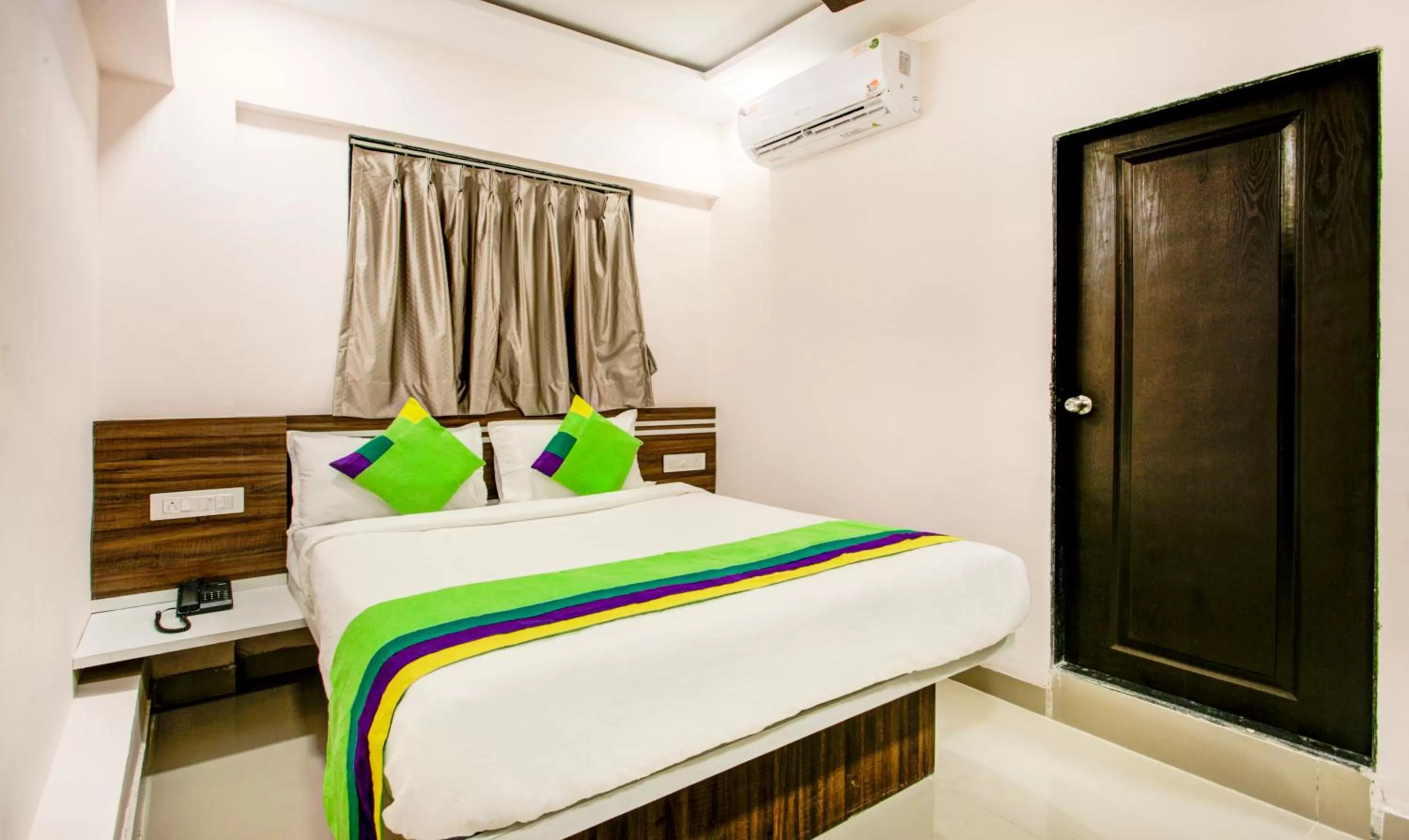 Bed in Treebo Kings Inn Vashi