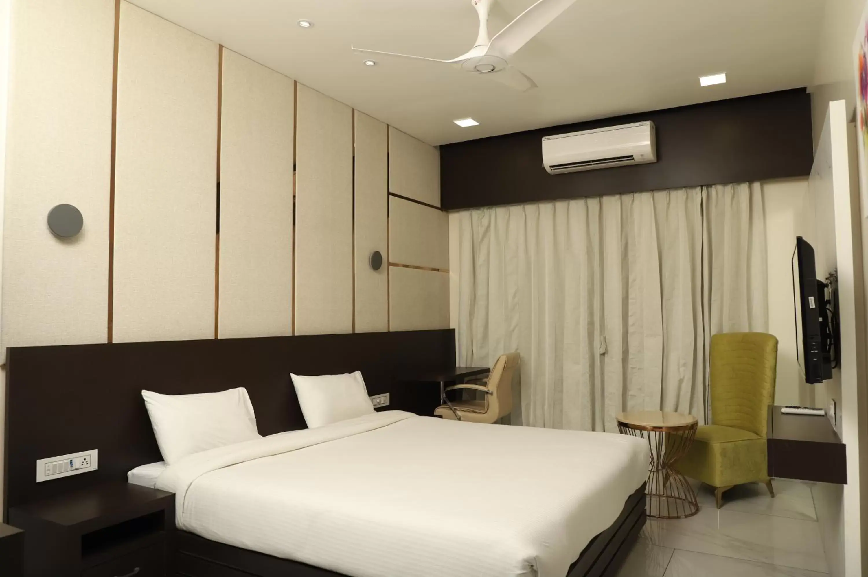 View (from property/room), Bed in Hotel Florence View (from property/room), Bed in Hotel Florence