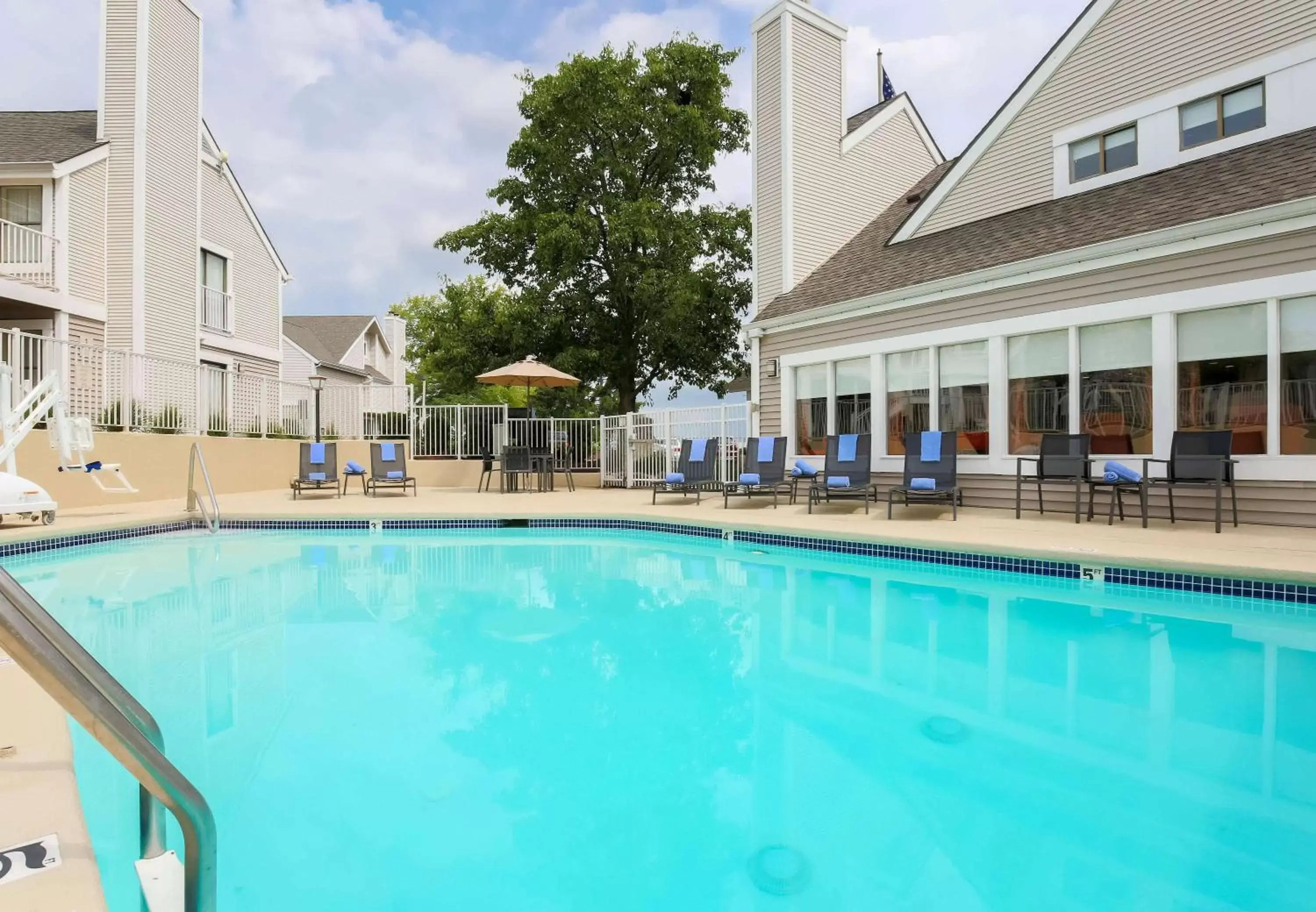 Activities, Swimming Pool in Sonesta ES Suites Cincinnati - Sharonville West