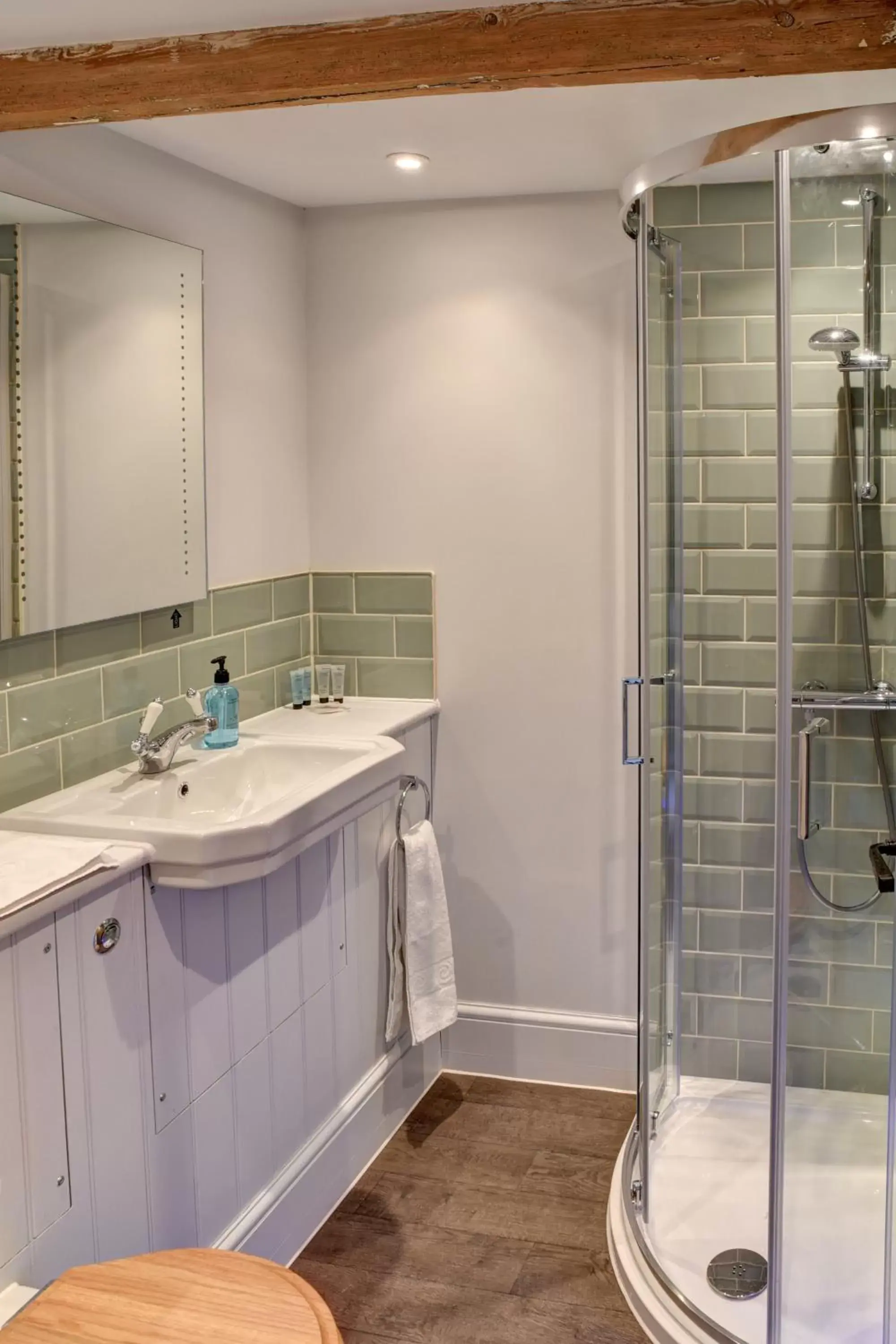 Bathroom in Barn Owl Inn