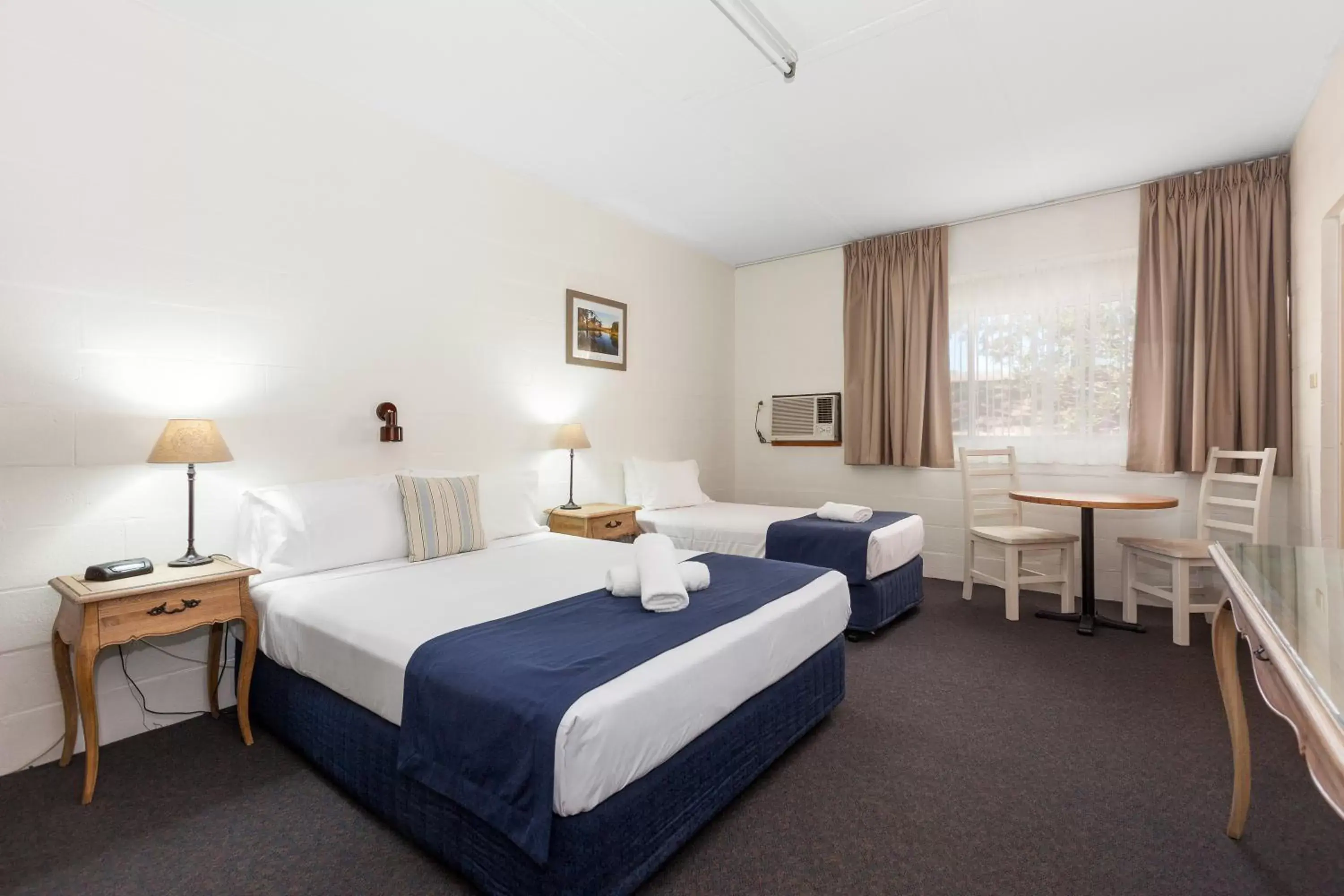 Photo of the whole room, Bed in Gulgong Motel