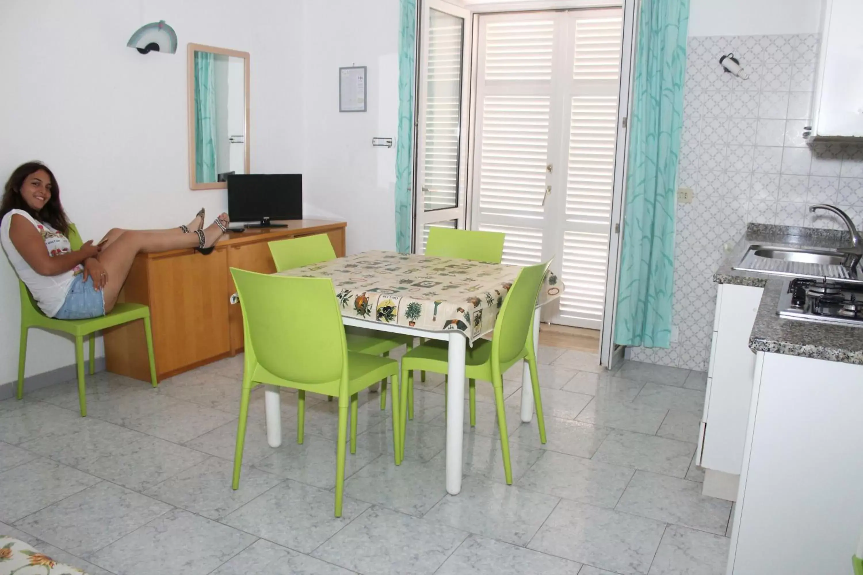 Kitchen or kitchenette, Dining Area in Aparthotel Villa Marinù