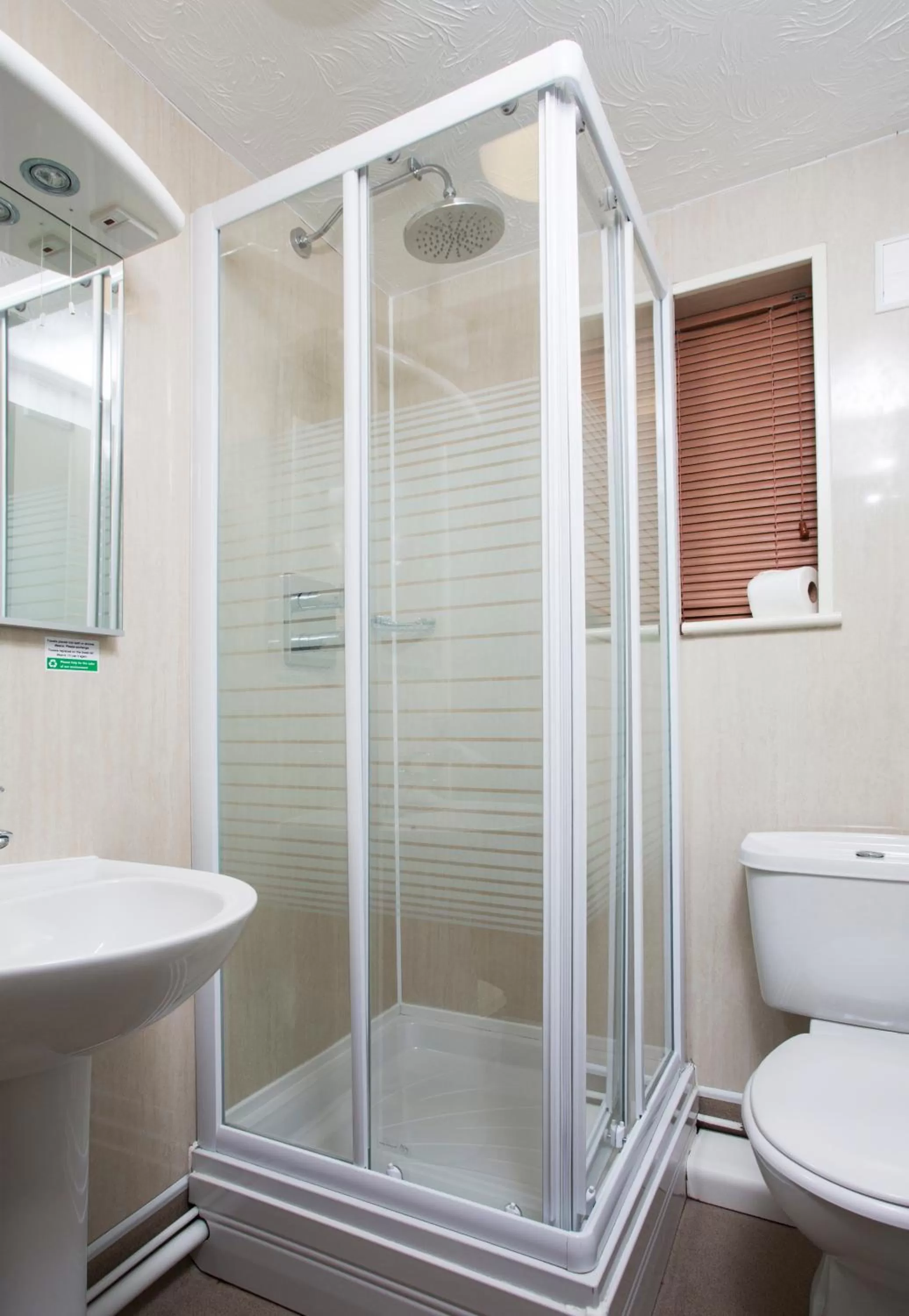 Shower, Bathroom in Breckland Lodge