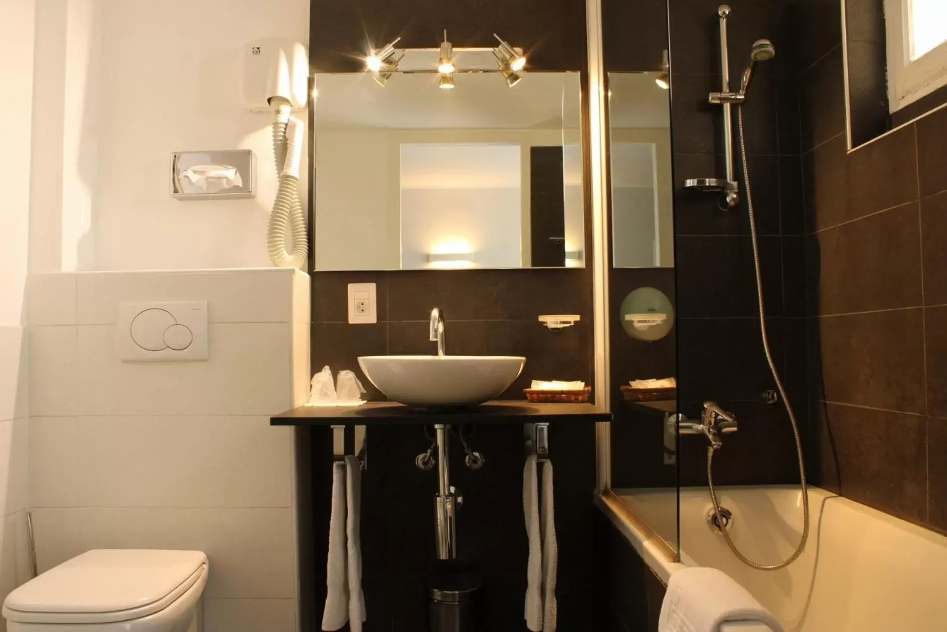 Bathroom in Hôtel Alexandra