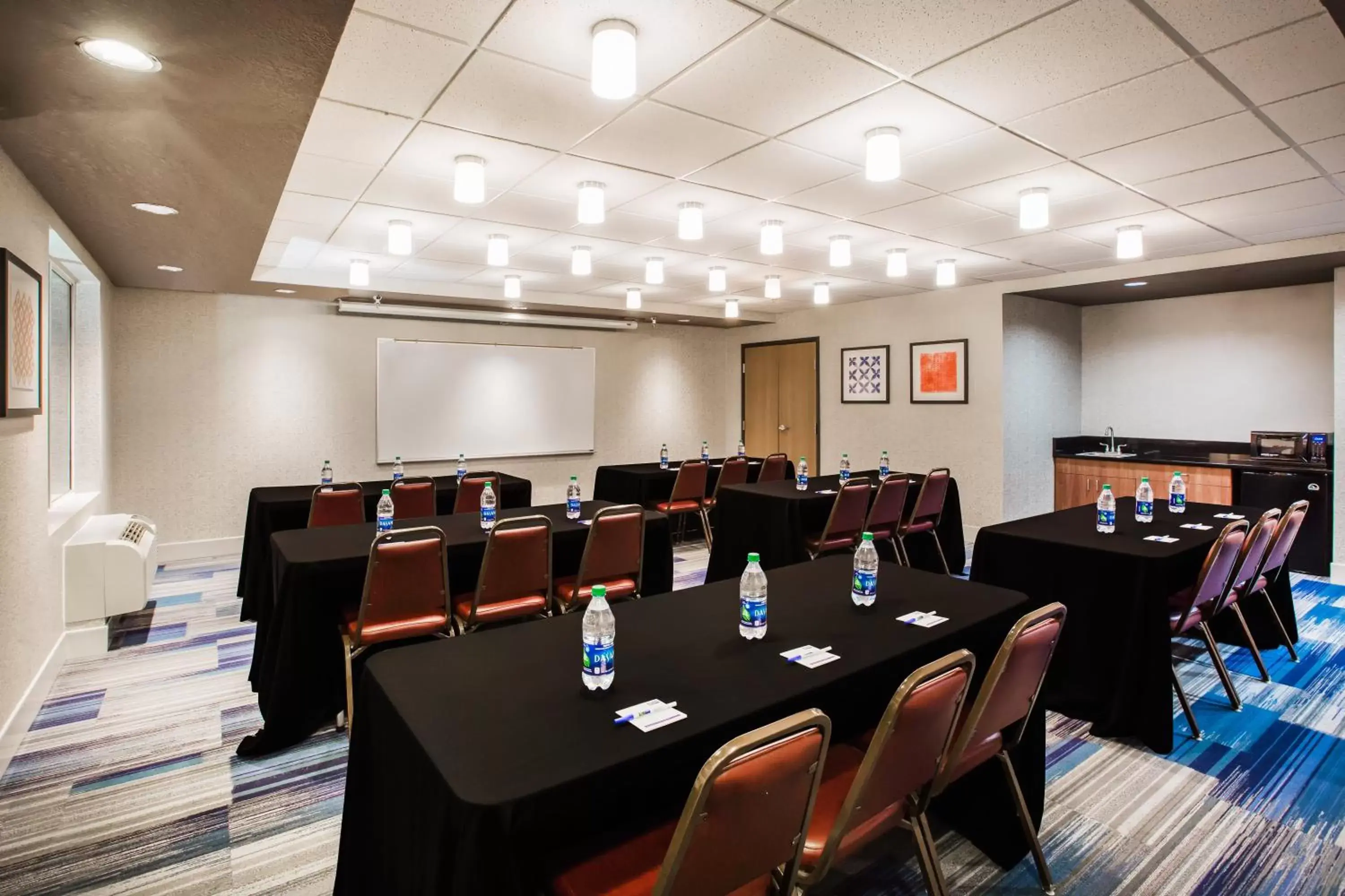 Meeting/conference room in Holiday Inn Express Hotel & Suites Bellevue-Omaha Area, an IHG Hotel