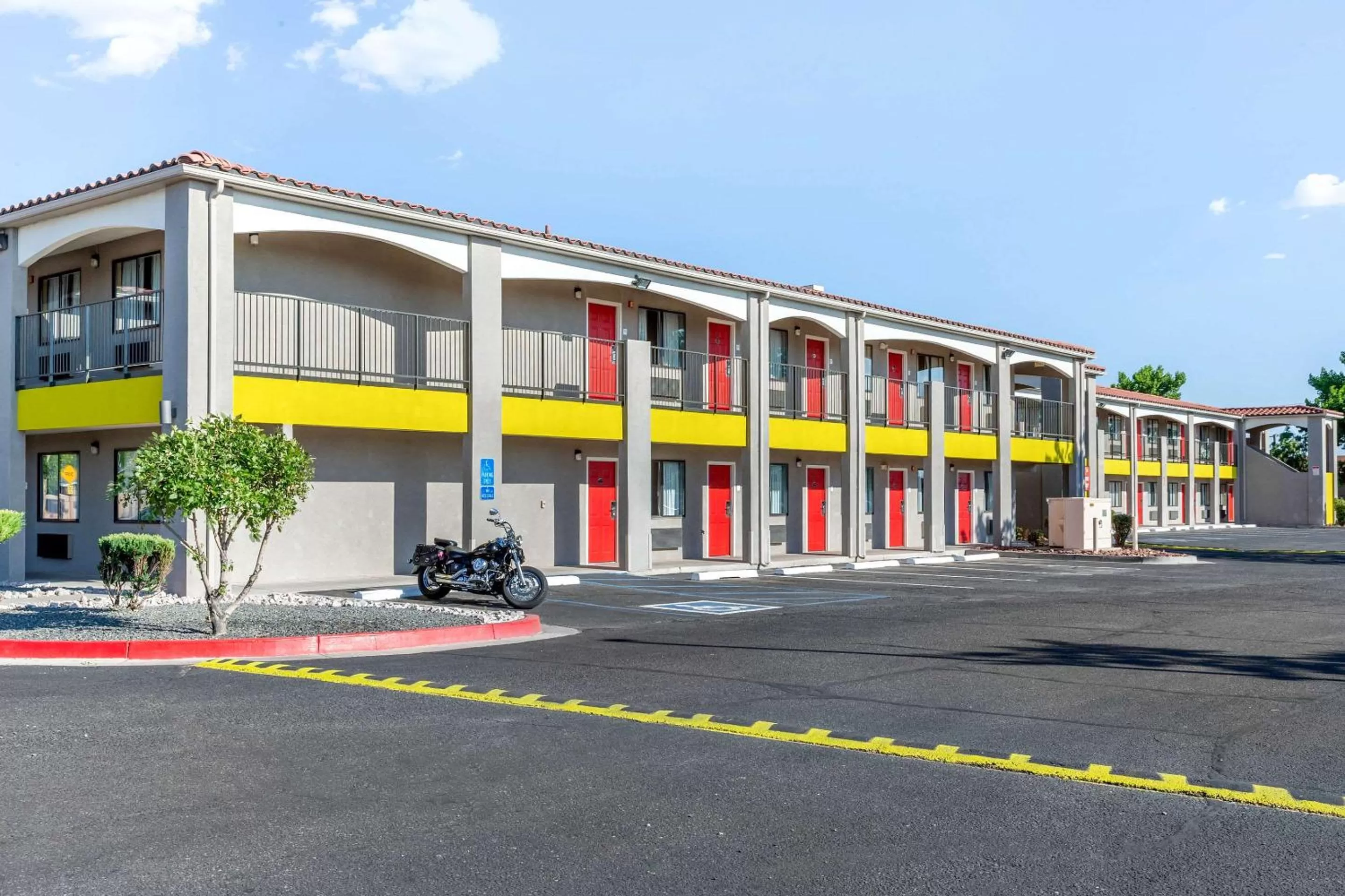 Property building in Econo Lodge West - Coors Blvd