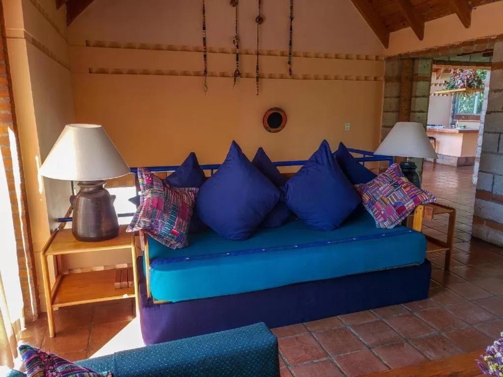 Living room, Bed in Hotel San Buenaventura de Atitlán