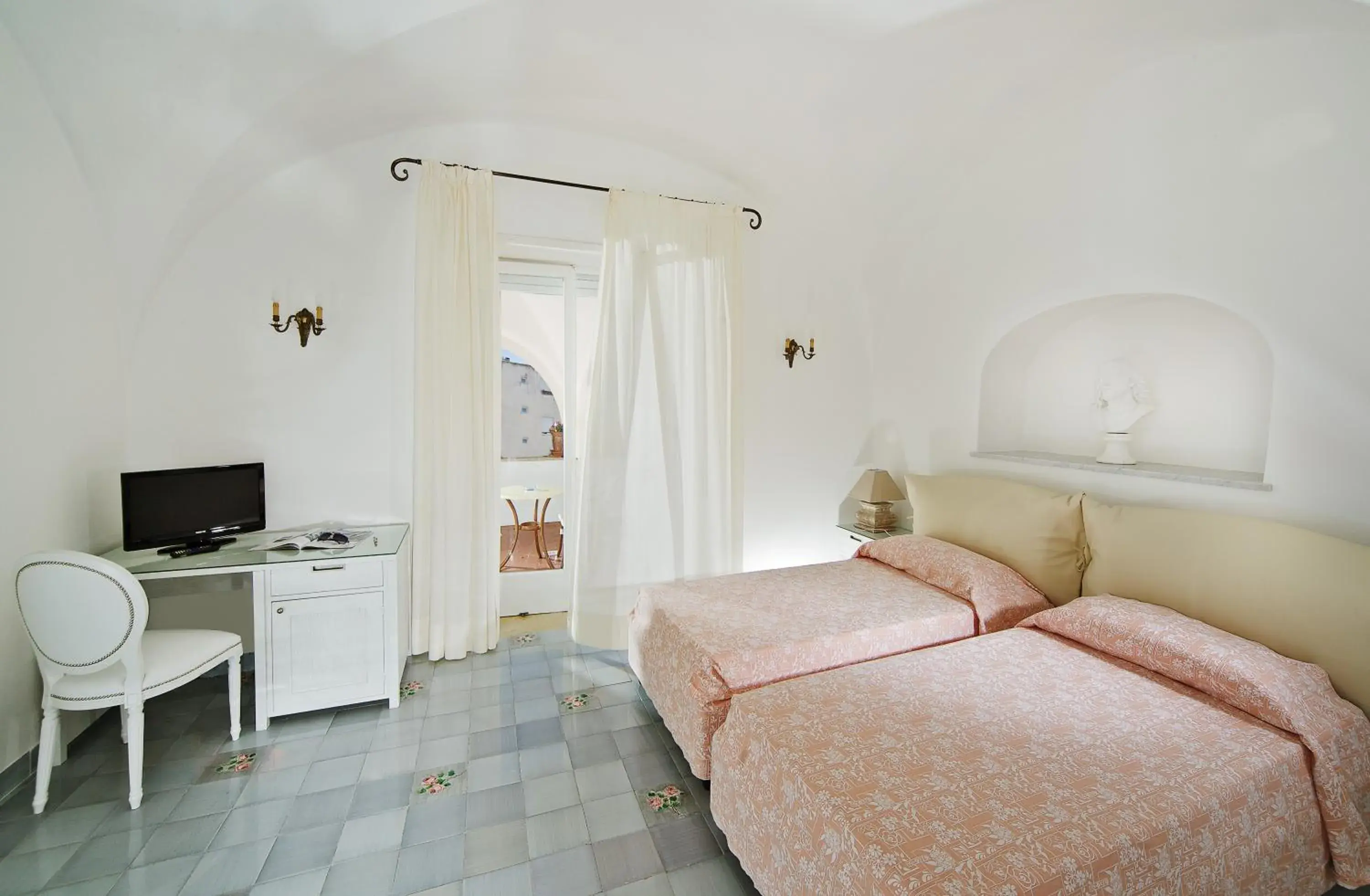 Photo of the whole room, Bed in Hotel San Felice