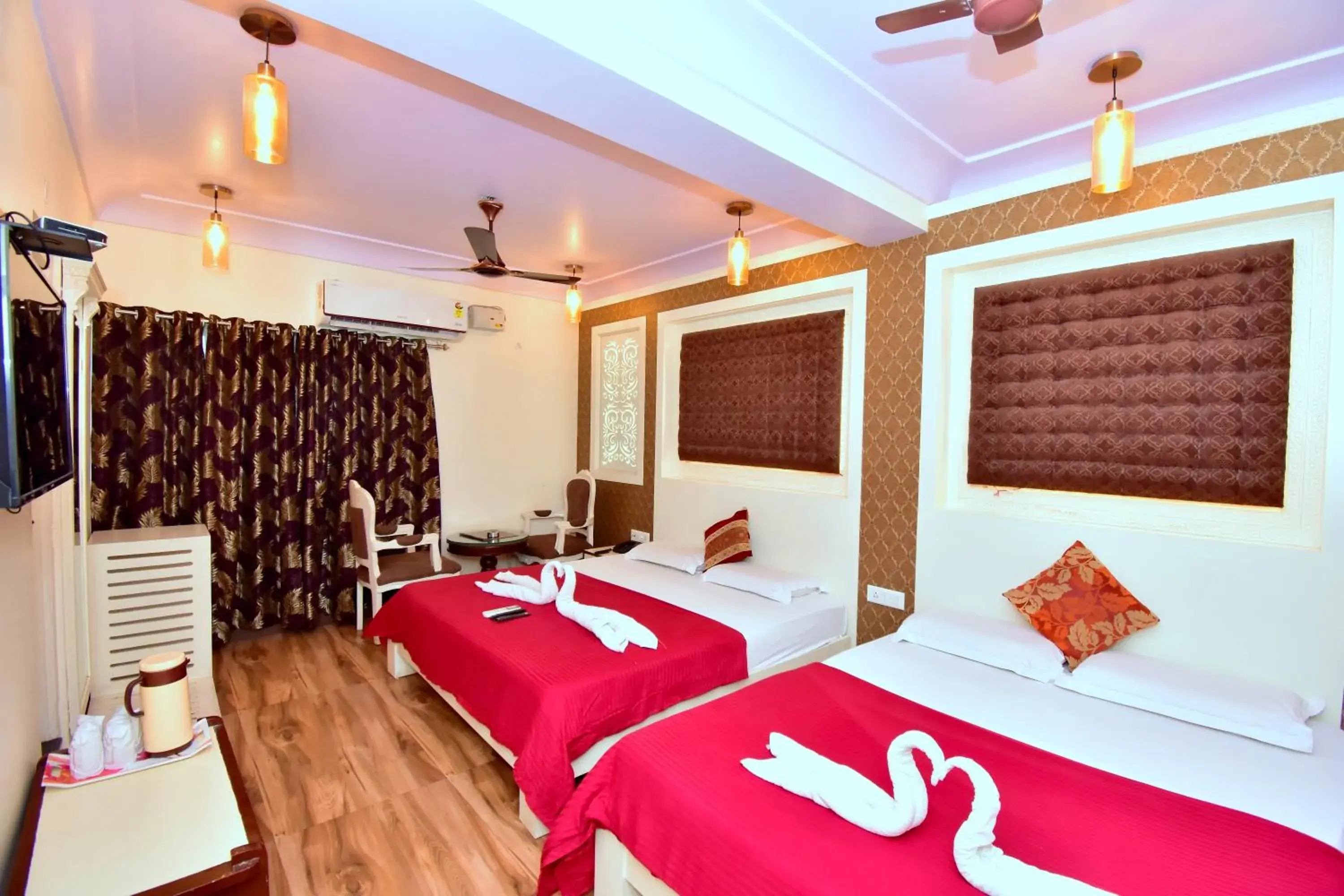 Photo of the whole room, Bed in Hotel Kalyan