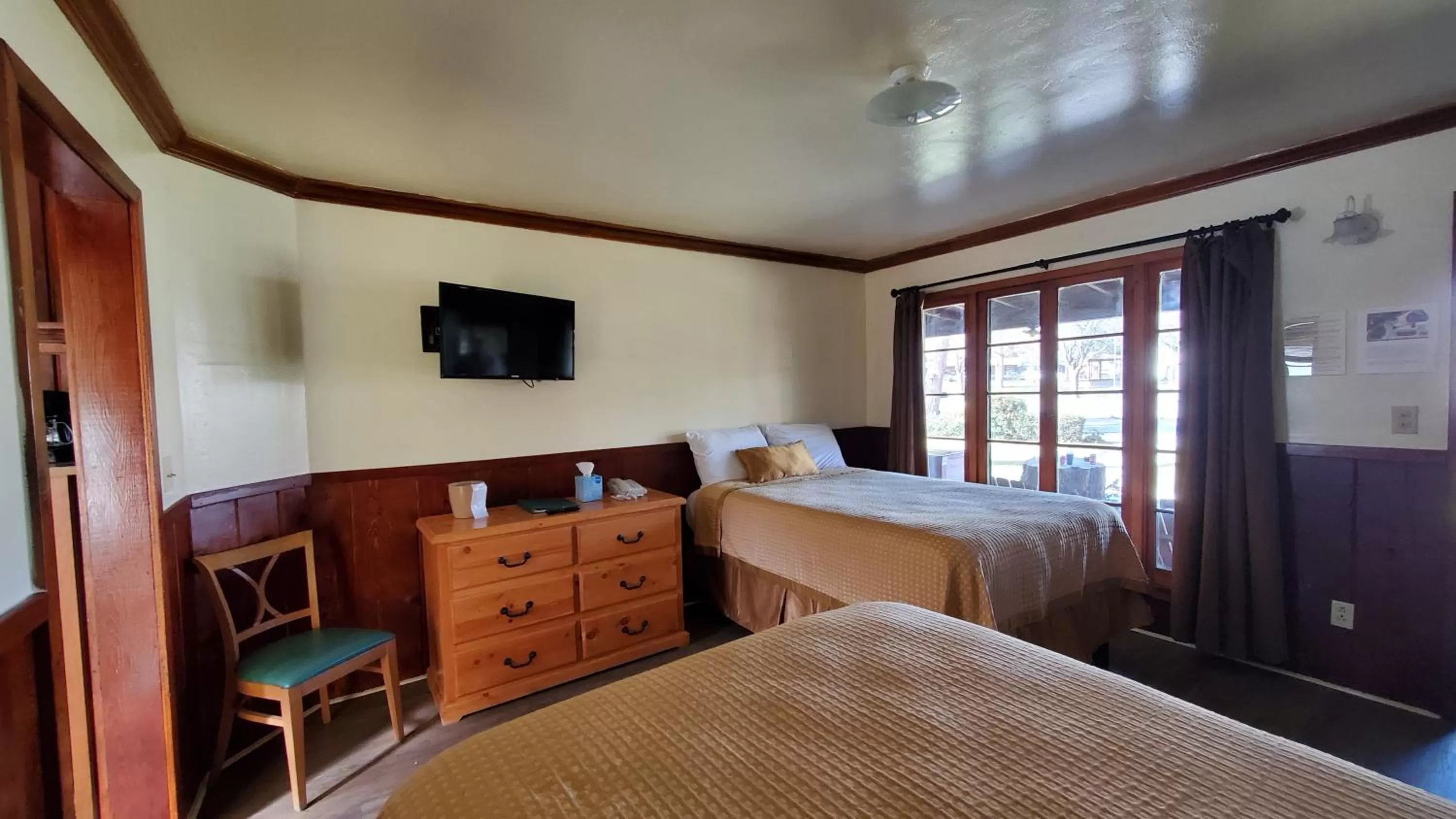 Bed in Kernville Inn