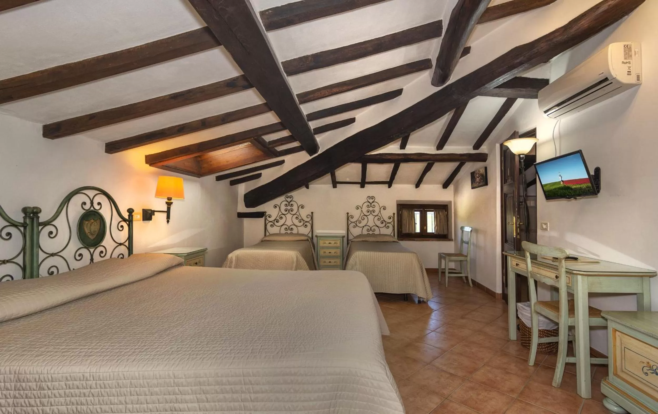 Photo of the whole room, Bed in Hotel Villa Cheli