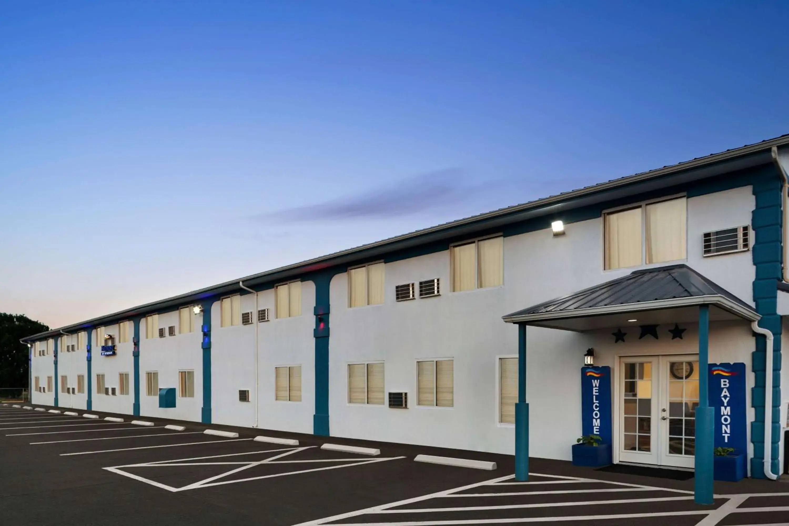 Property building in Baymont by Wyndham Hutchinson Property building in Baymont by Wyndham Hutchinson