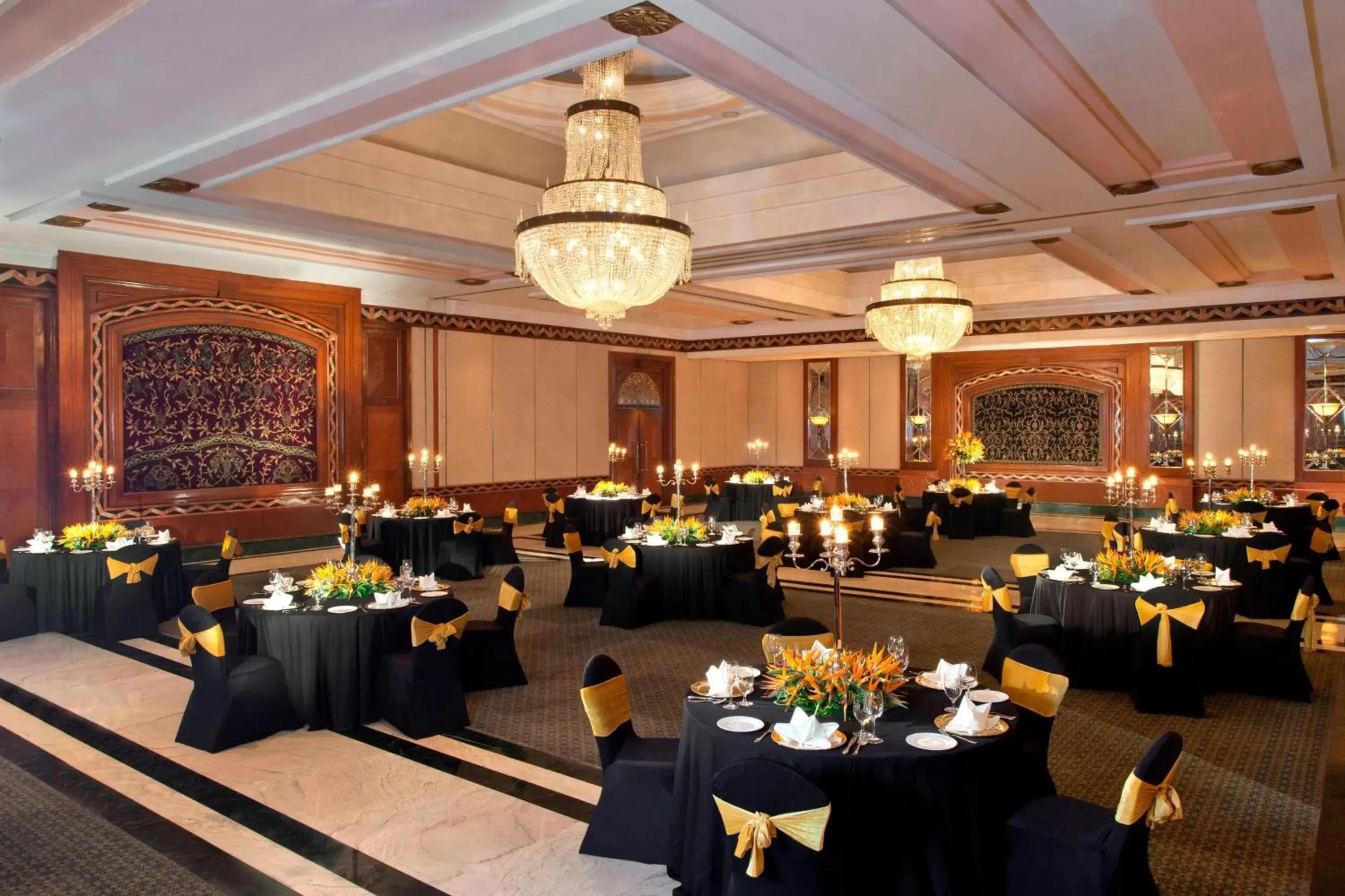 Meeting/conference room, Restaurant/Places to Eat in Sheraton New Delhi Hotel