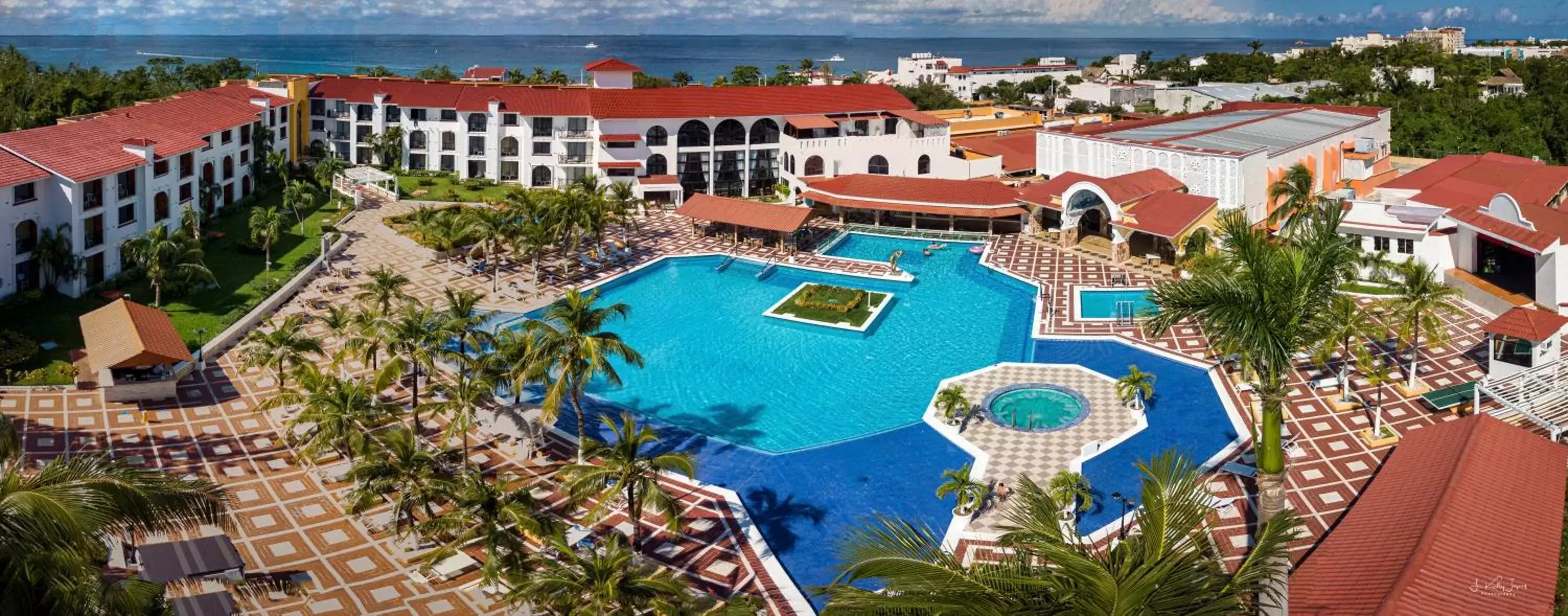 Swimming pool, Bird's-eye View in Cozumel Hotel & Resort Trademark Collection by Wyndham