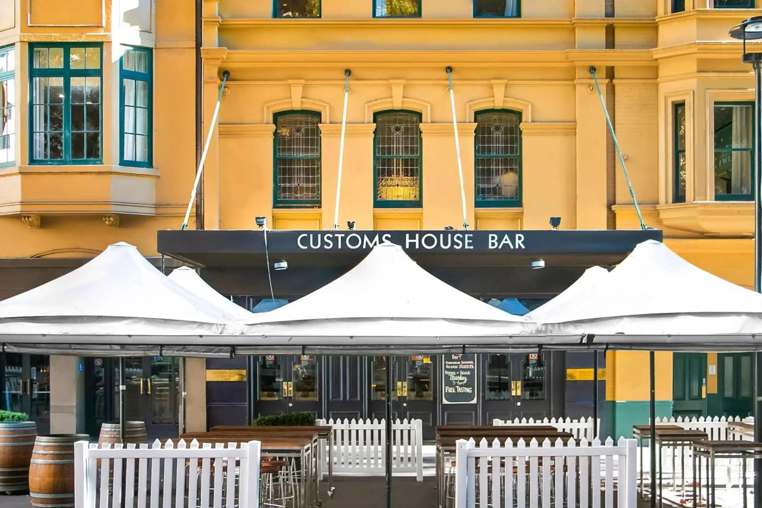 Restaurant/places to eat, Property Building in Sydney Harbour Marriott Hotel at Circular Quay