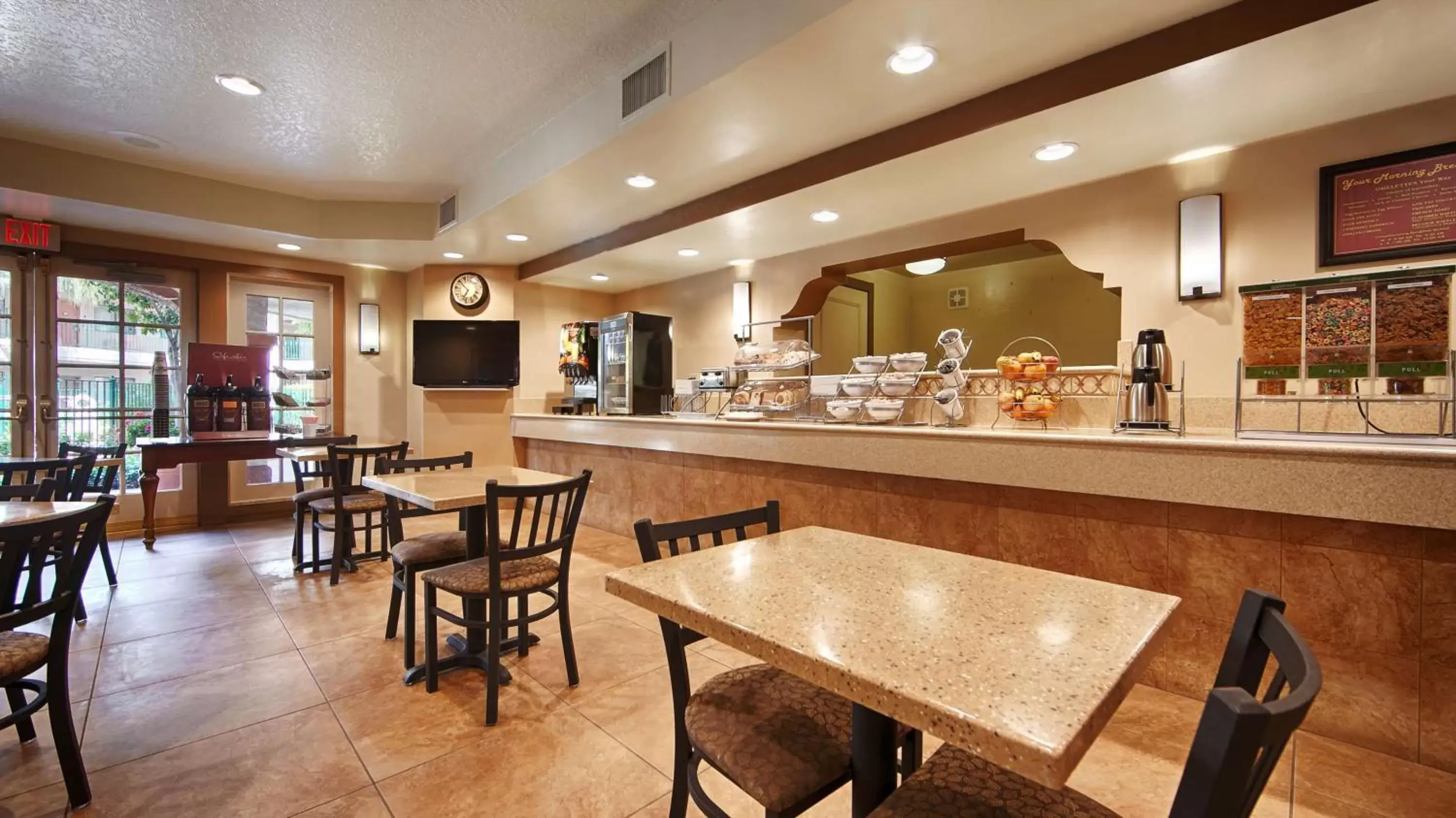 Restaurant/Places to Eat in Best Western San Dimas Hotel & Suites