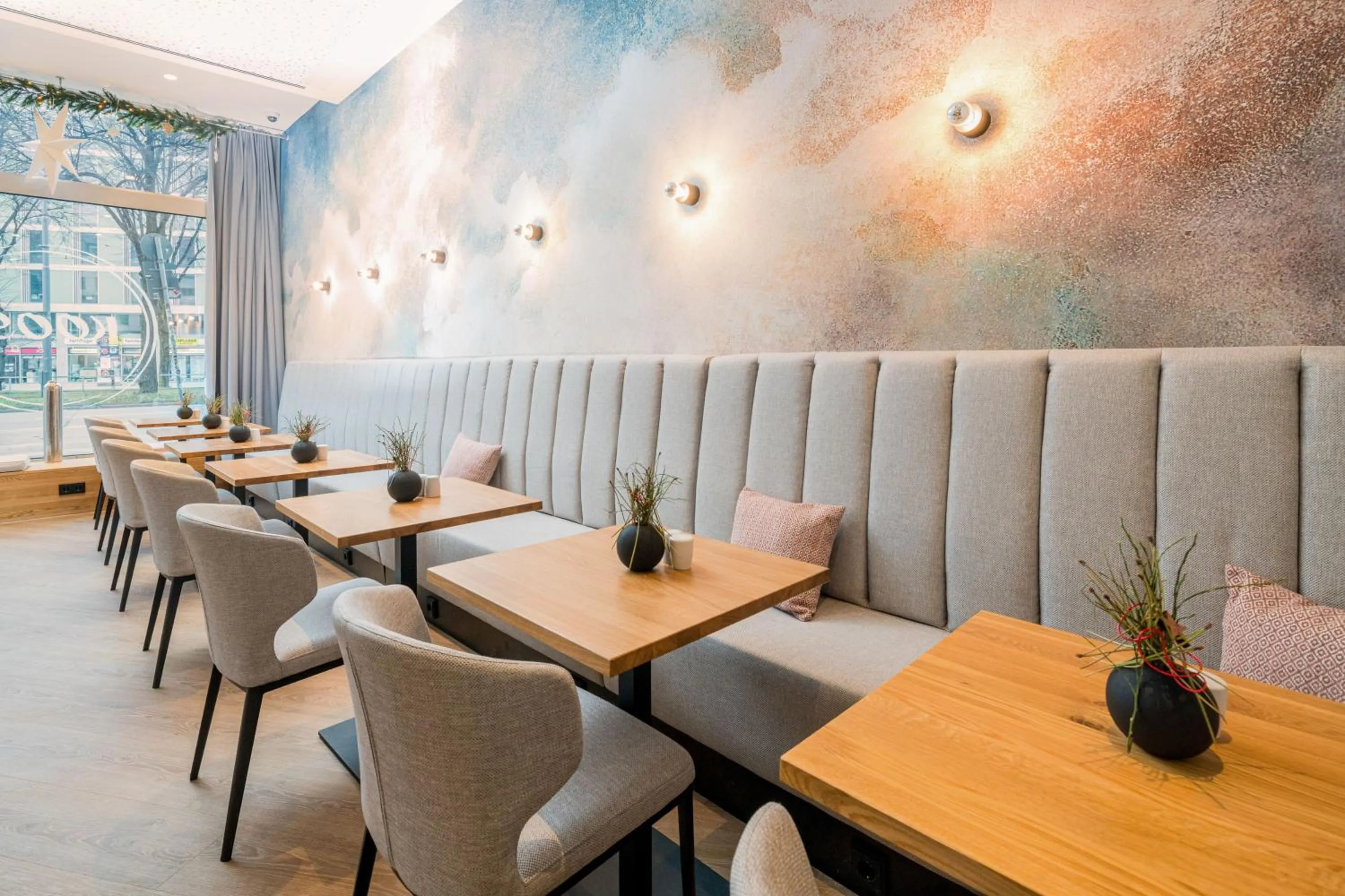 Restaurant/places to eat in KOOS Hotel&Apartments - City Aparthotel