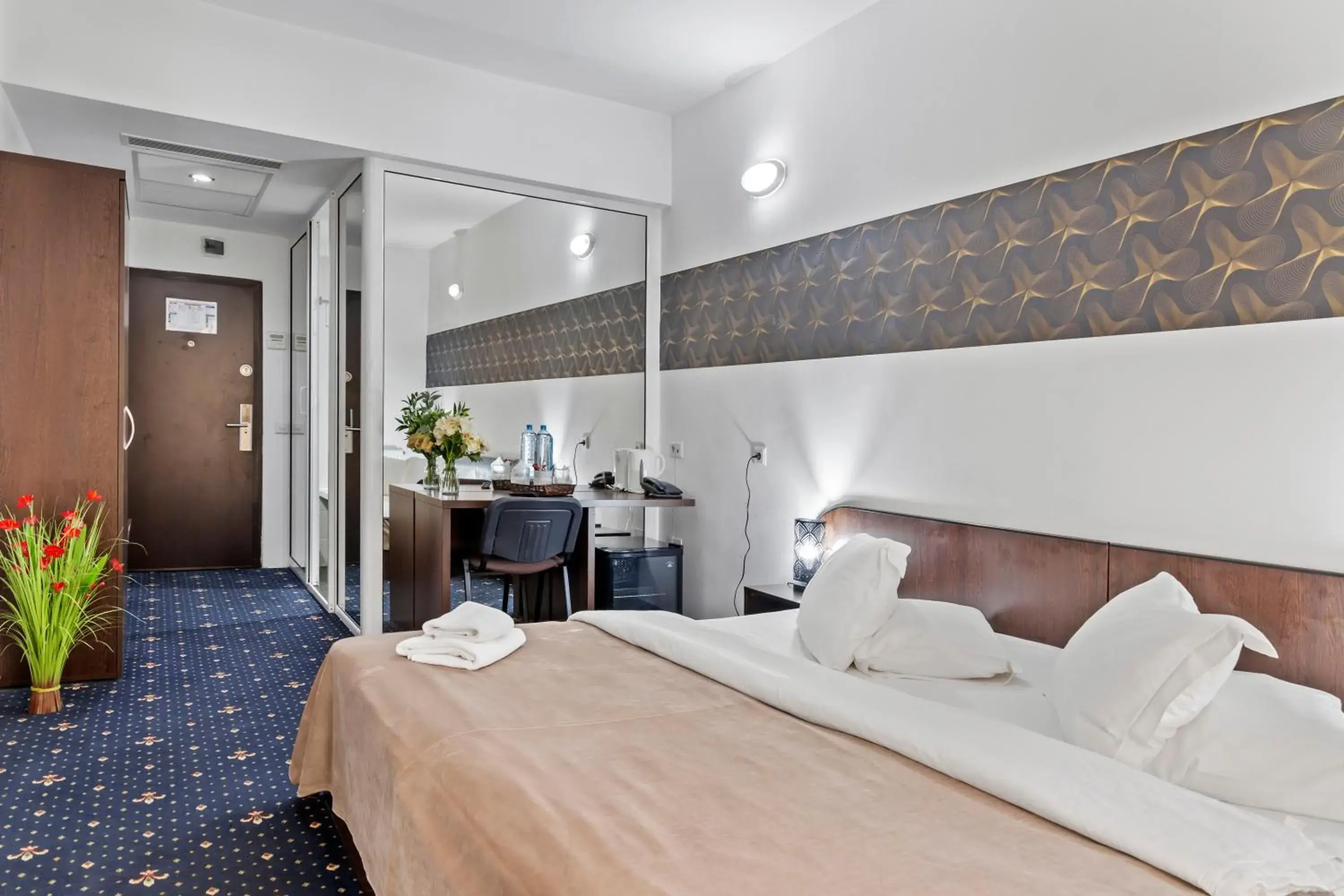 Bed in Hotel Charter Otopeni