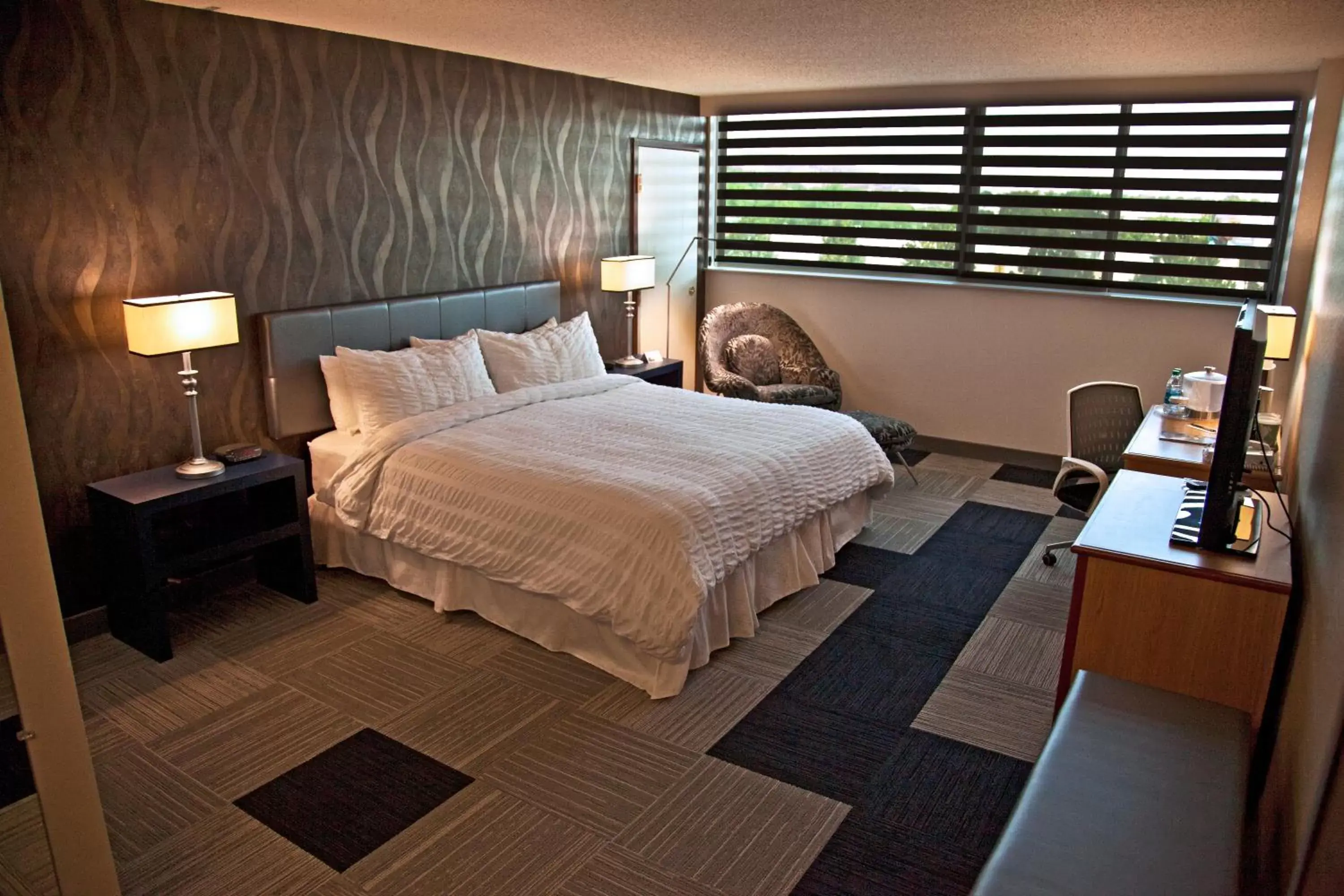 Bed in The Rushmore Hotel & Suites; BW Premier Collection