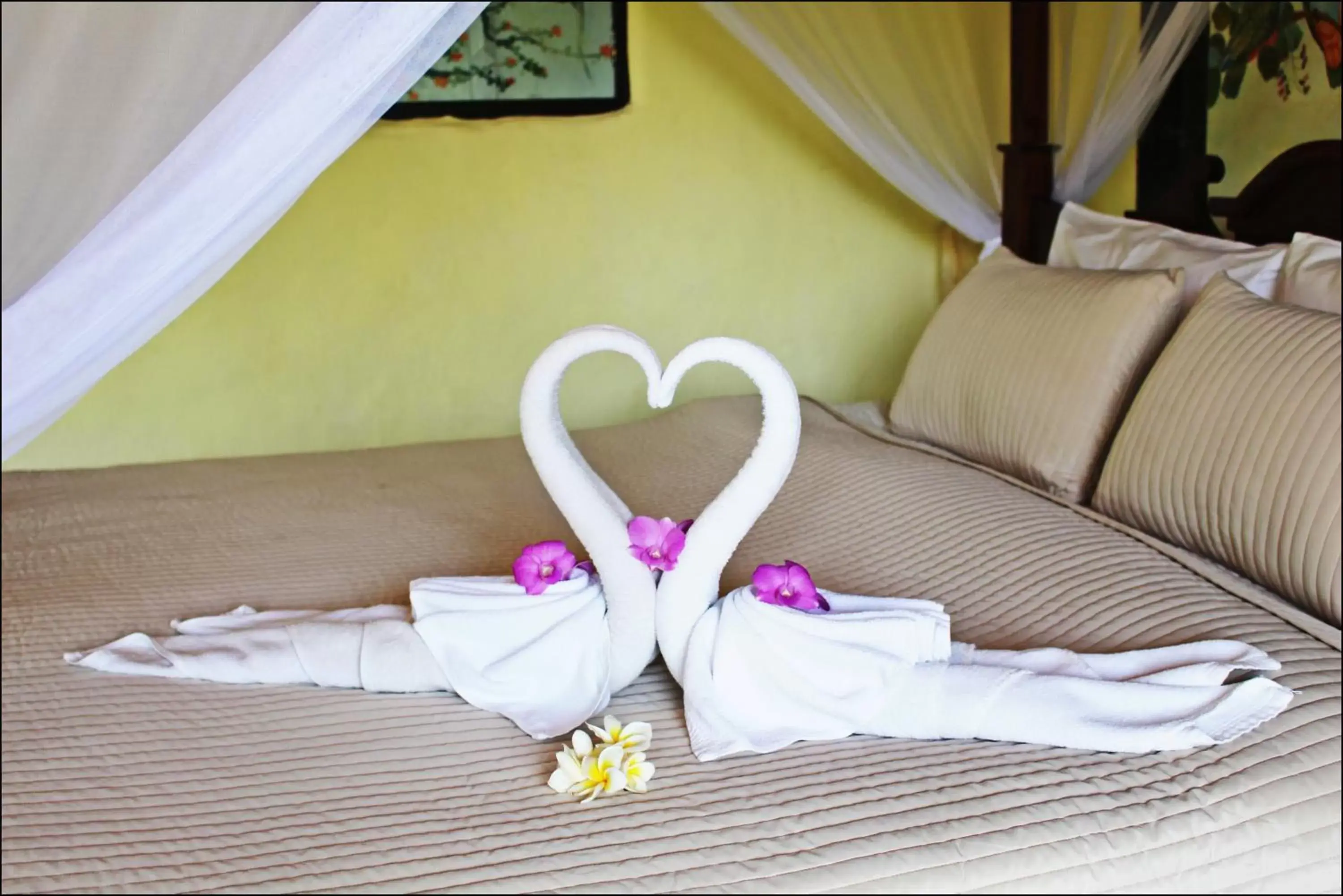 Bed in Pai Vimaan Resort