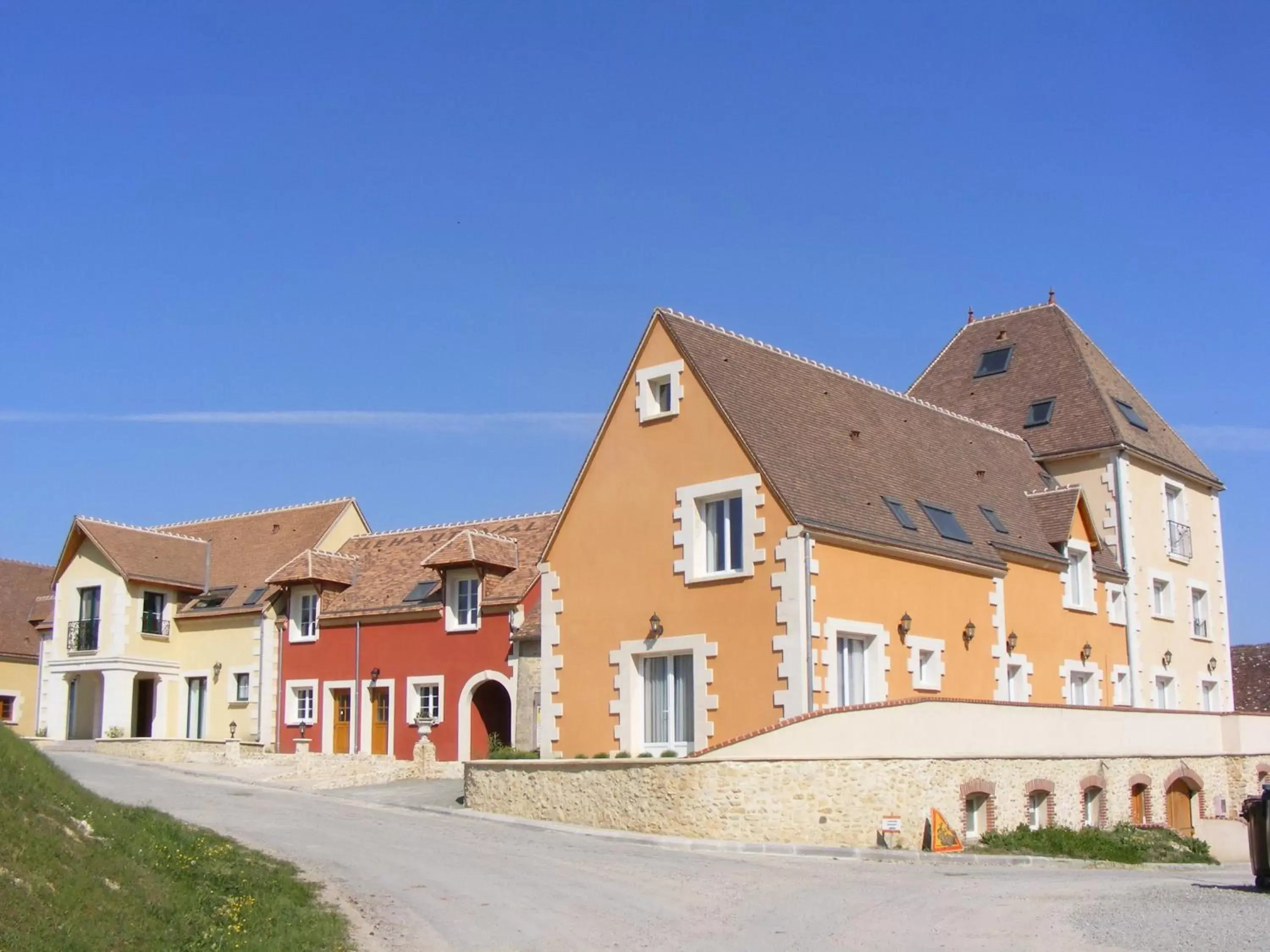 Facade/entrance, Property Building in Les Belleme Golf - Self-catering Apartments