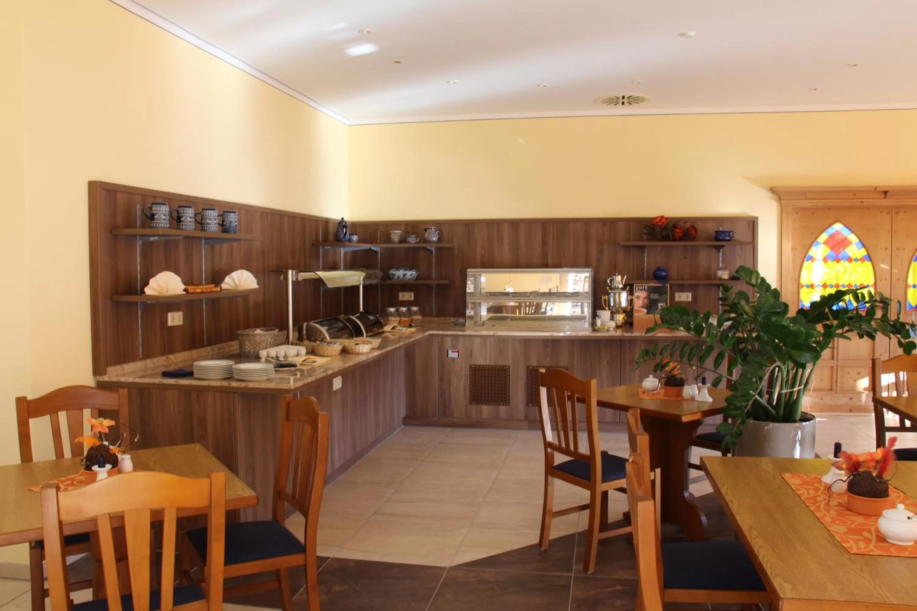 Restaurant/places to eat in Hotel Knorre