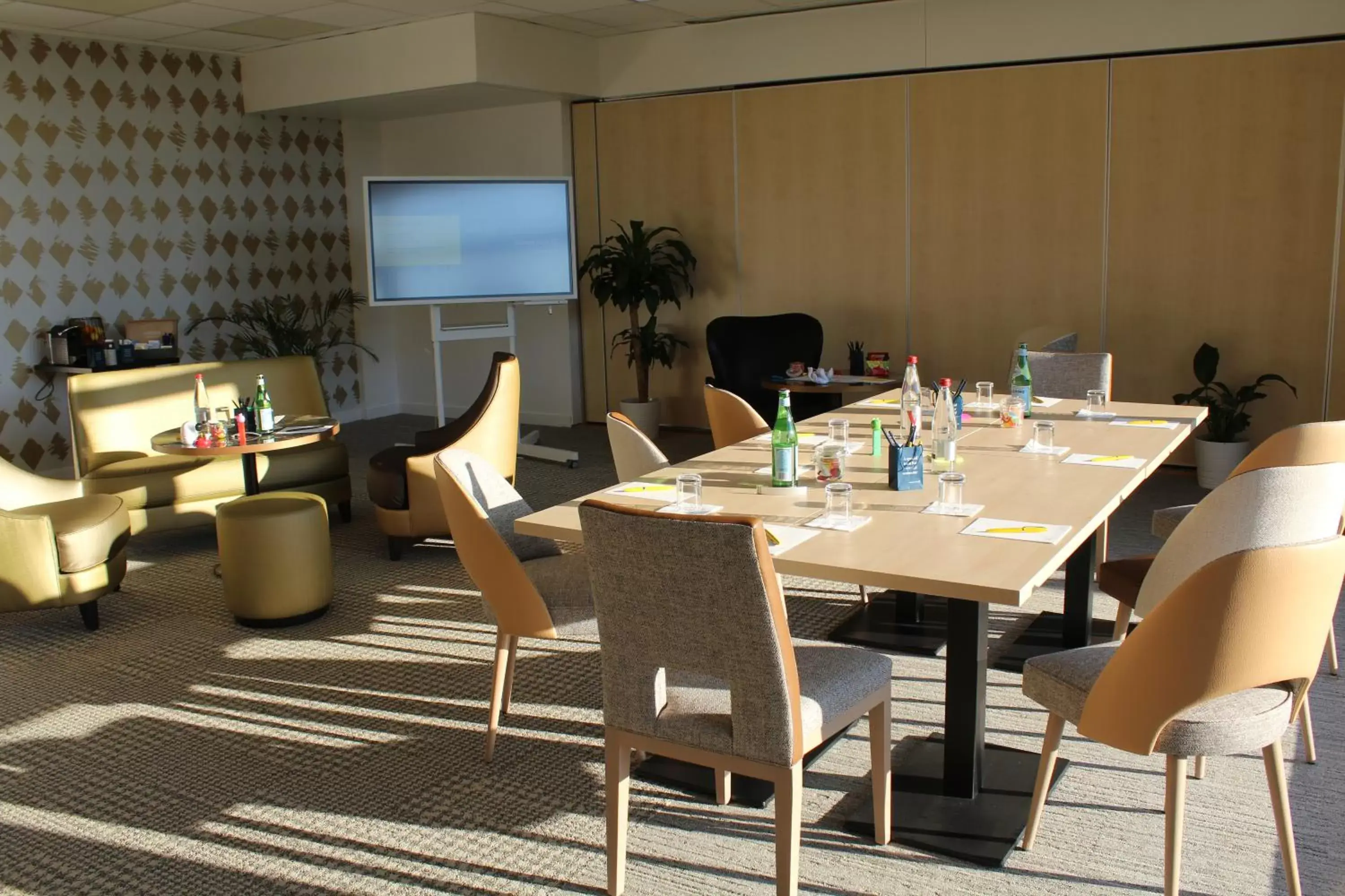 Business facilities in Golden Tulip Roissy Saint Witz