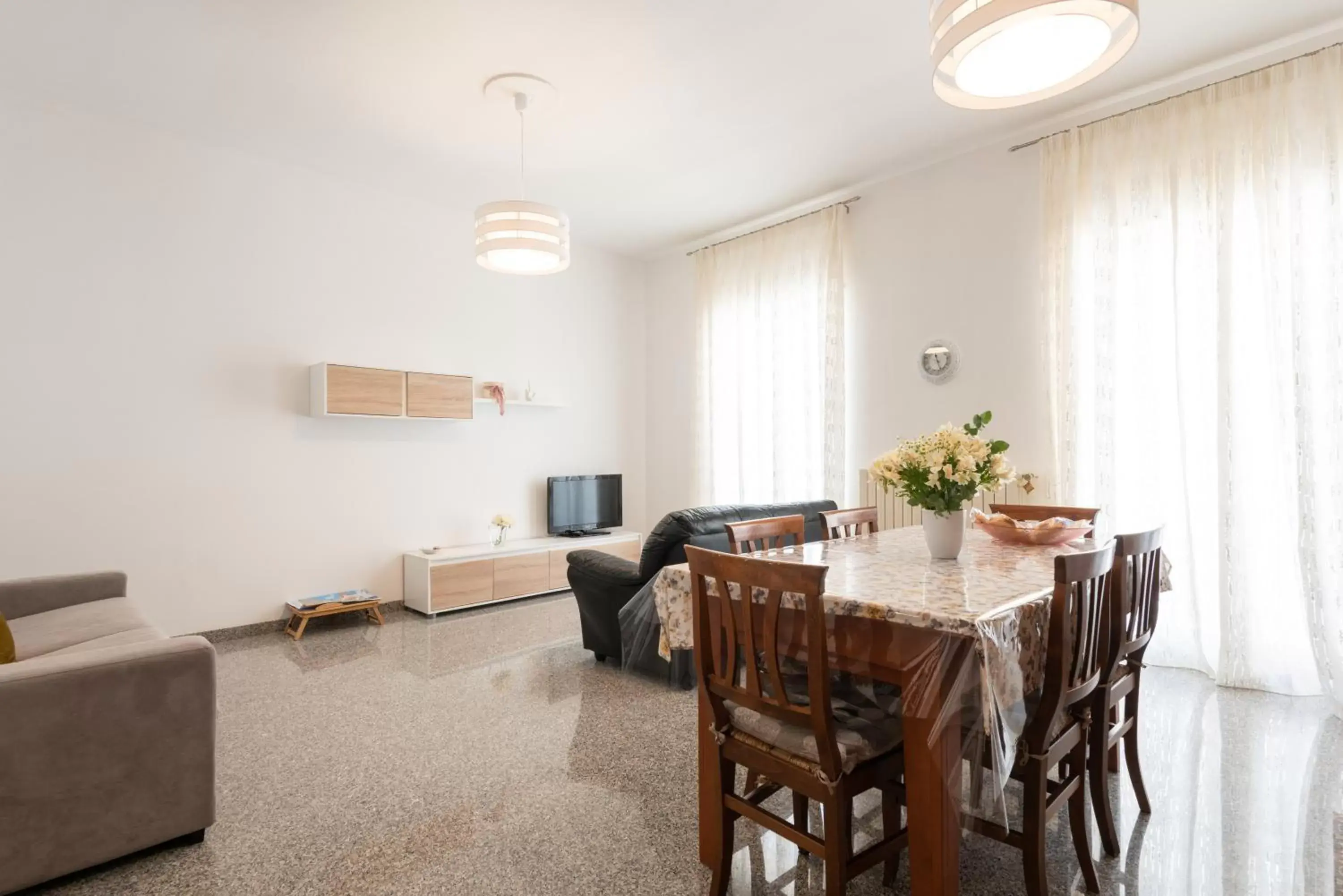 Living room, Dining Area in Quattro Perle