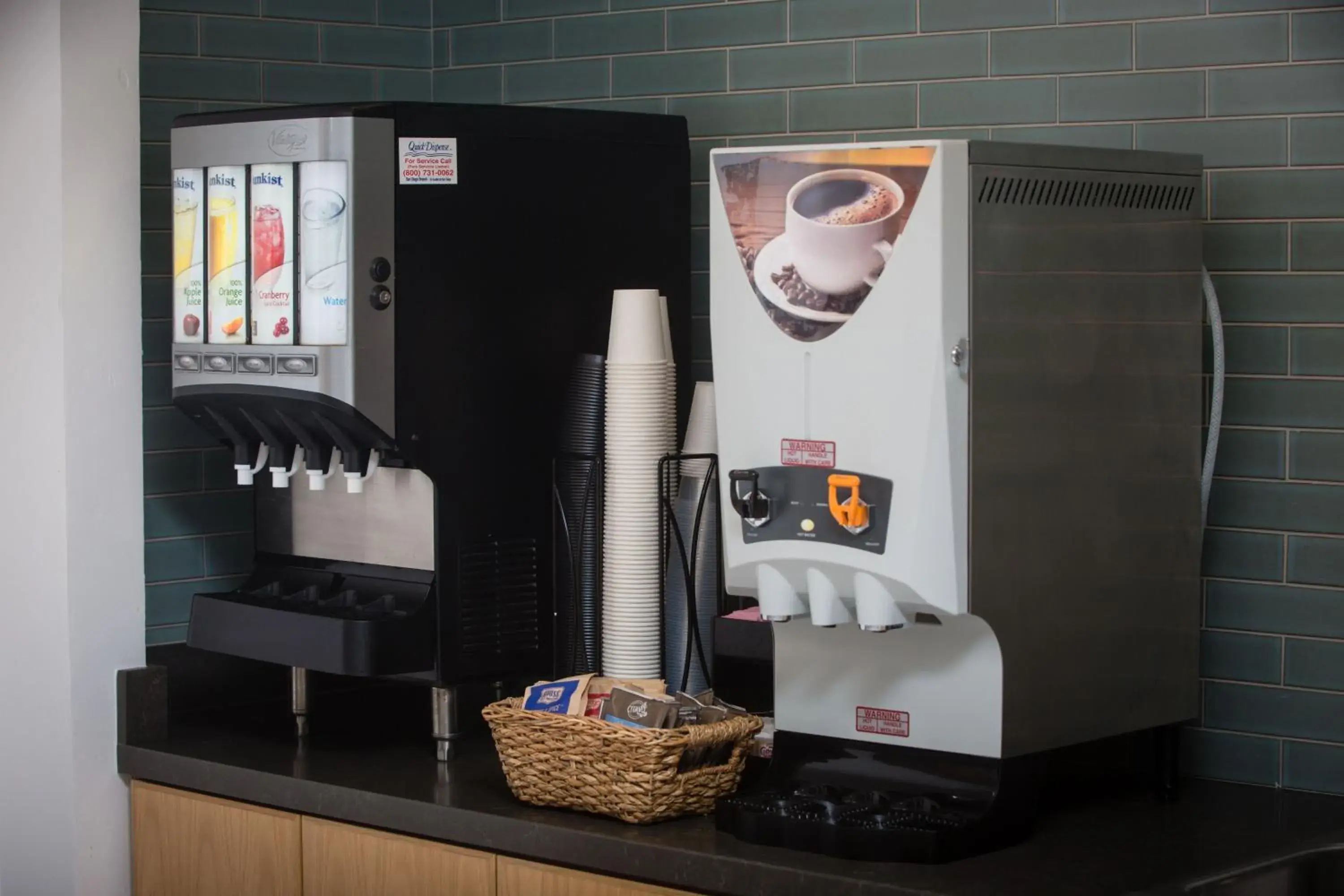 Coffee/tea facilities in Ocean Park Inn