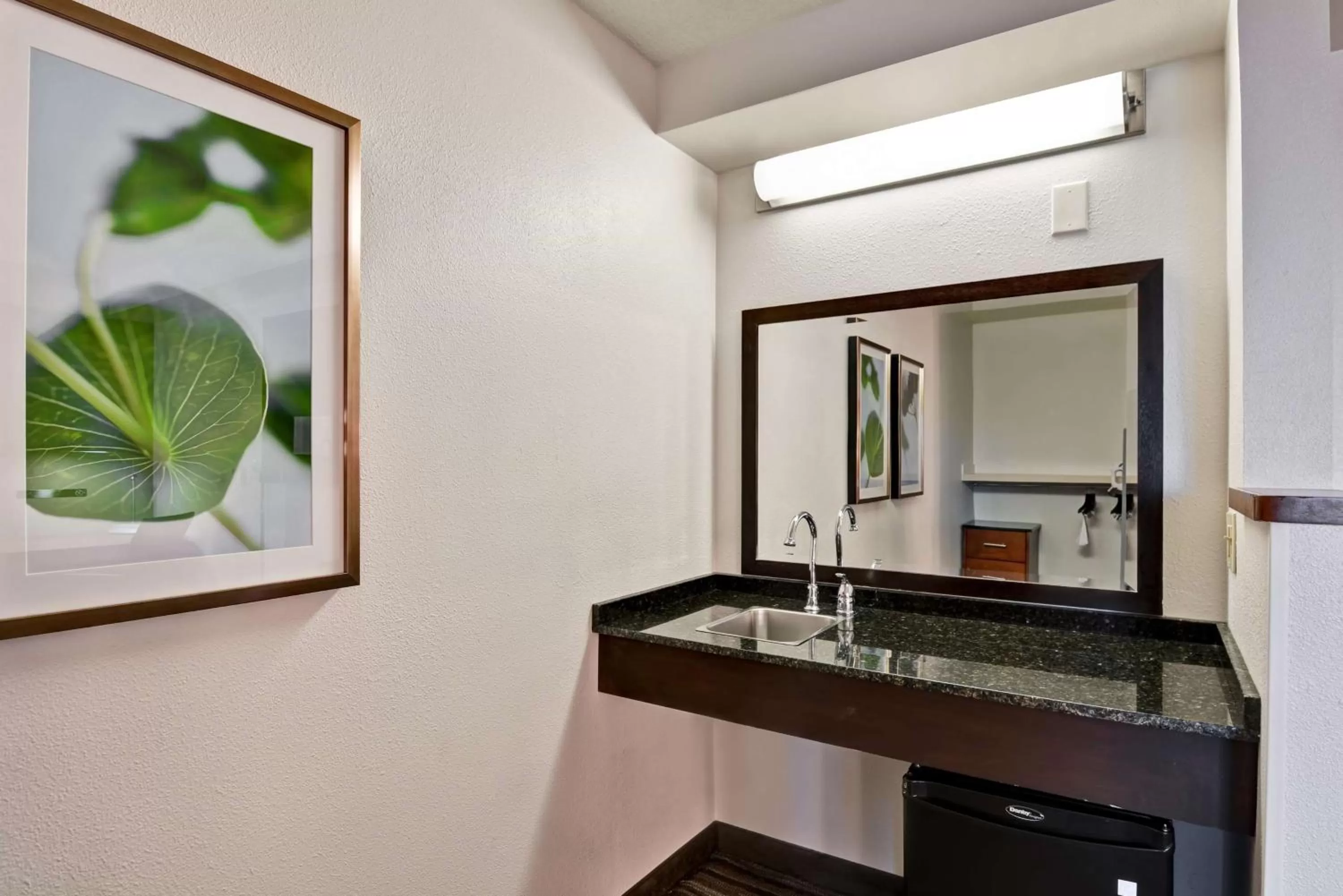 Photo of the whole room in Hyatt Place Memphis Wolfchase