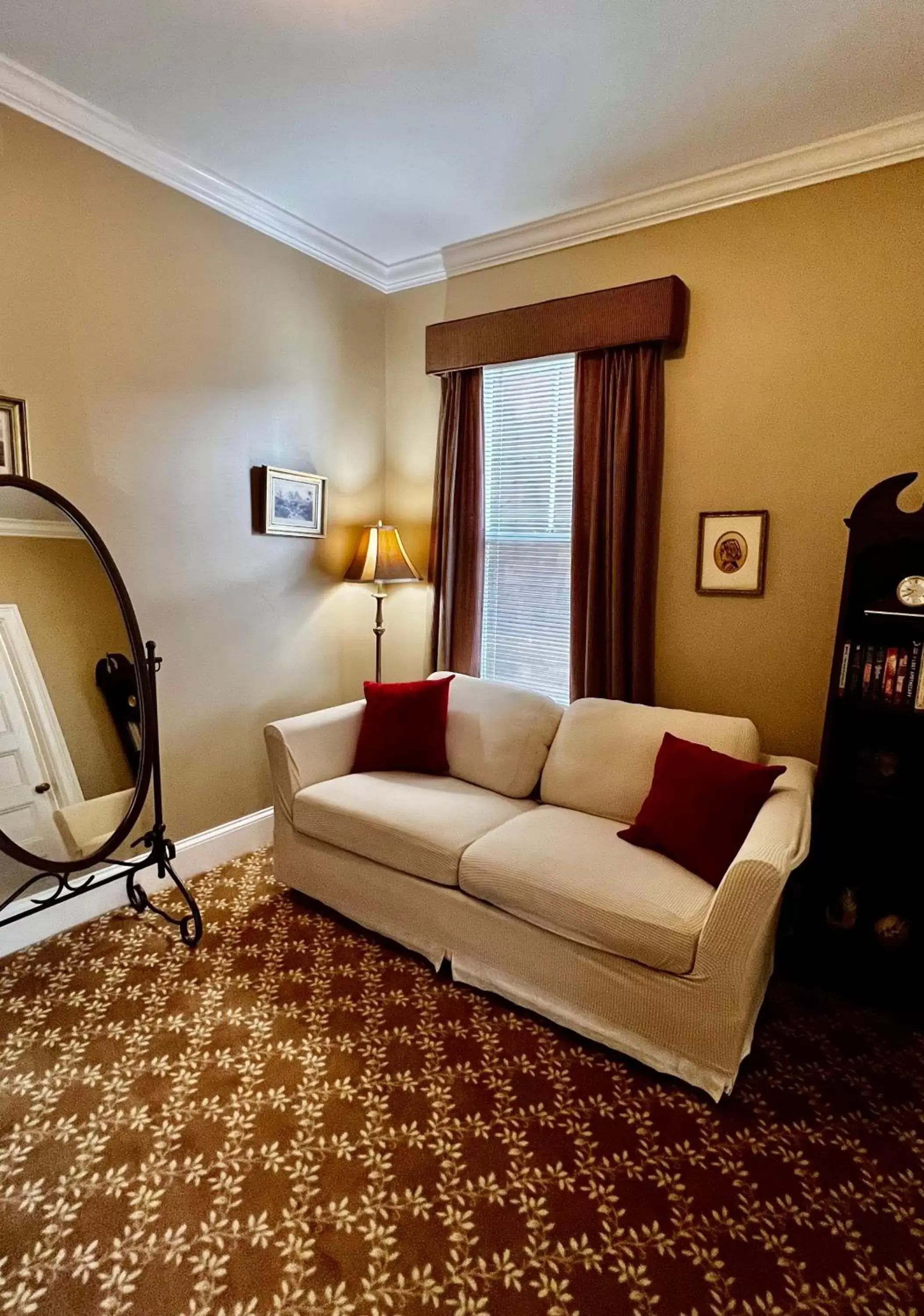 Bedroom, Seating Area in Almondy Inn Bed & Breakfast