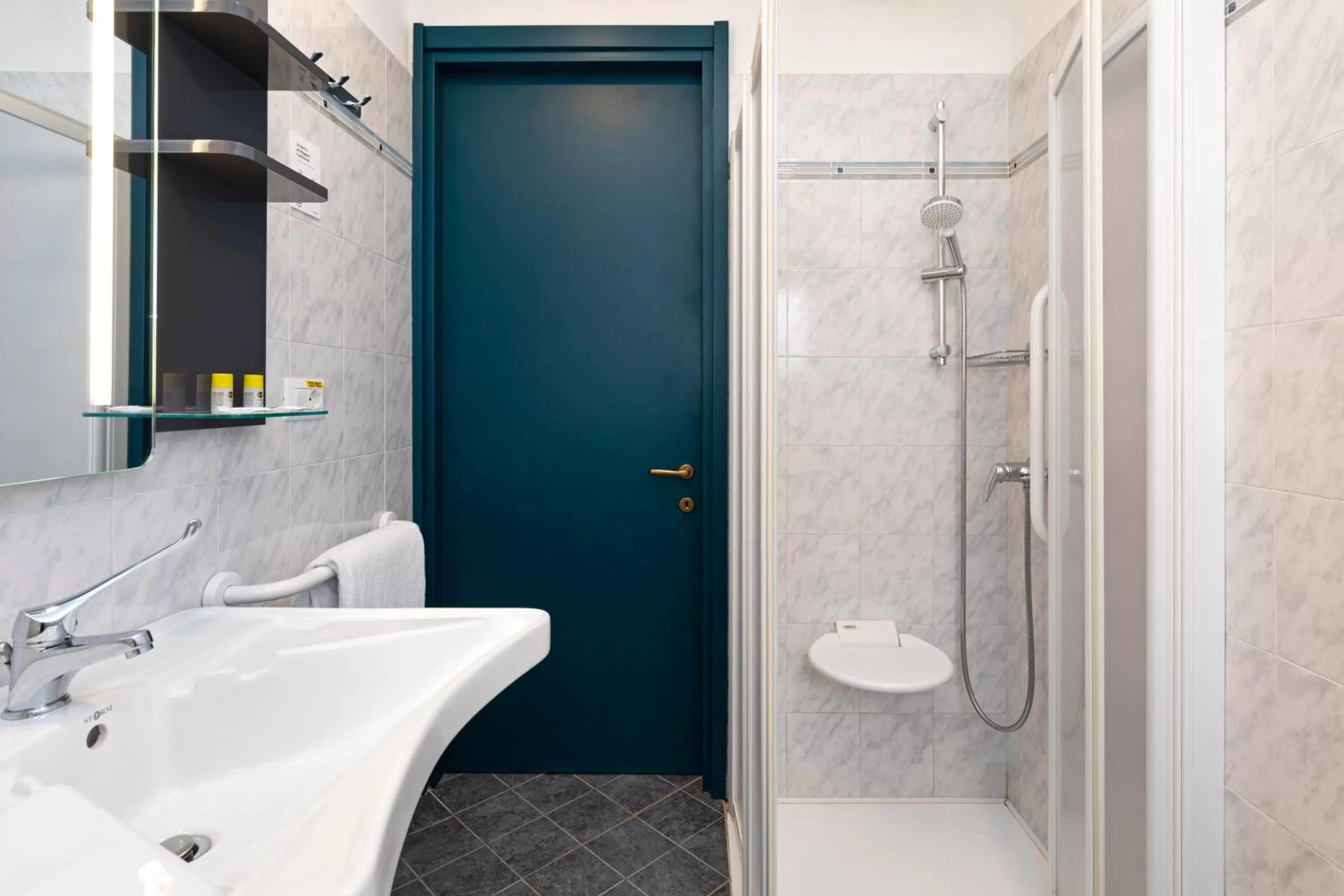 Twin Room - Disability Access in B&B Hotel Como City Center