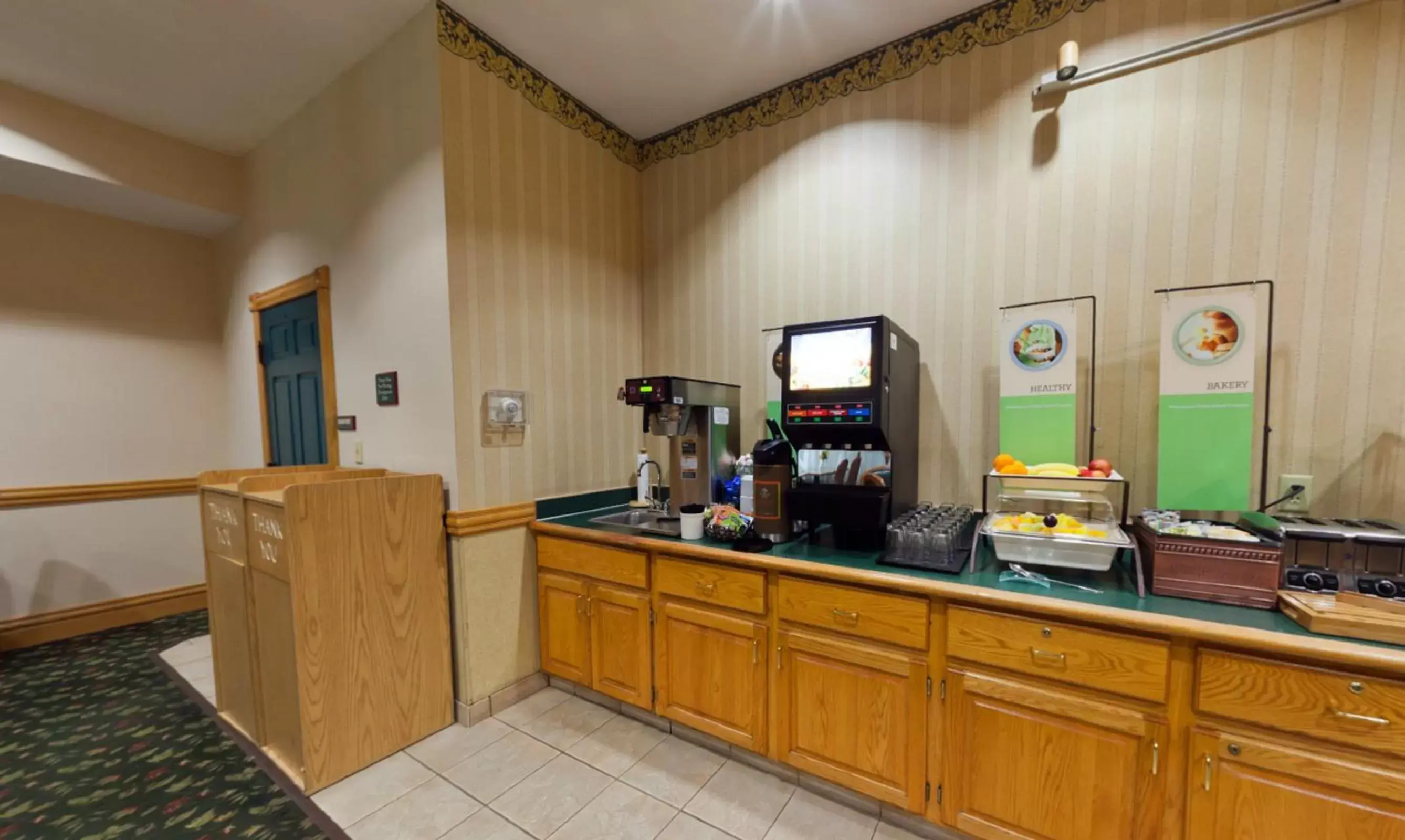 Restaurant/places to eat in Country Inn & Suites by Radisson, Salina, KS