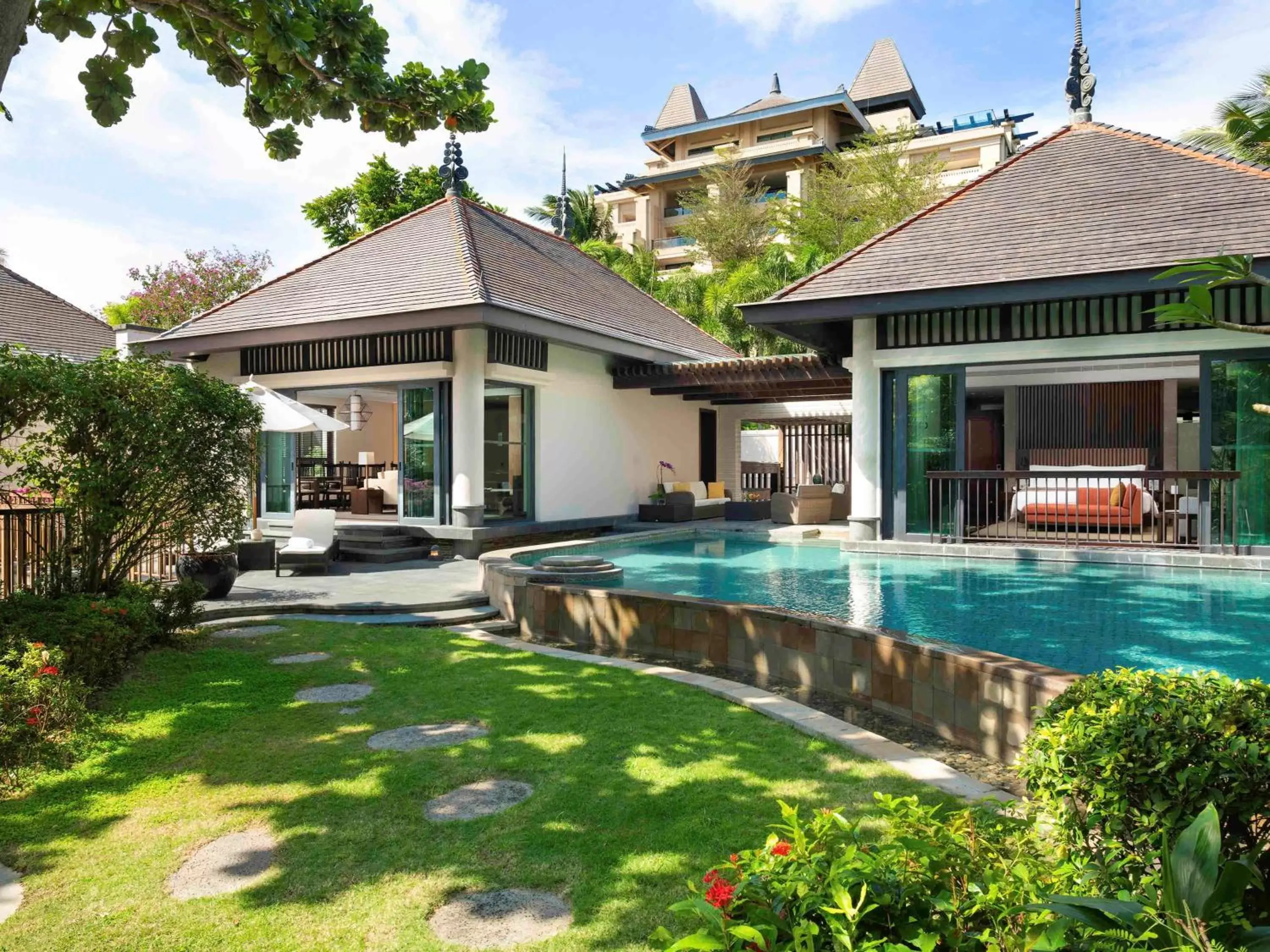 Photo of the whole room, Swimming Pool in Raffles Hainan Clear Water Bay