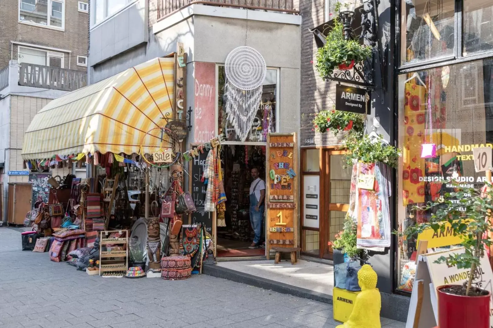 Shopping Area, Supermarket/Shops in the bellhop