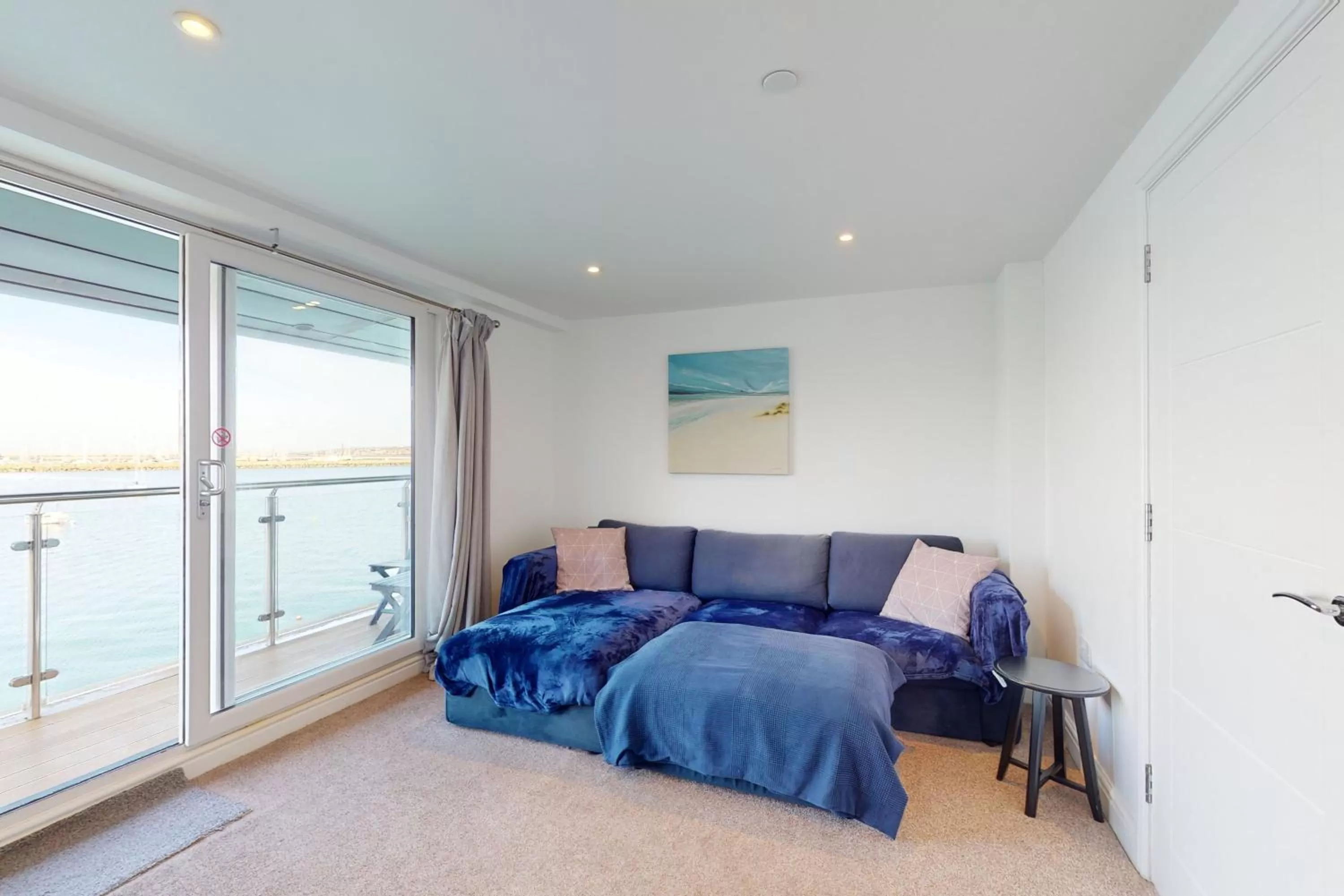 Living room in Crabbers' Wharf