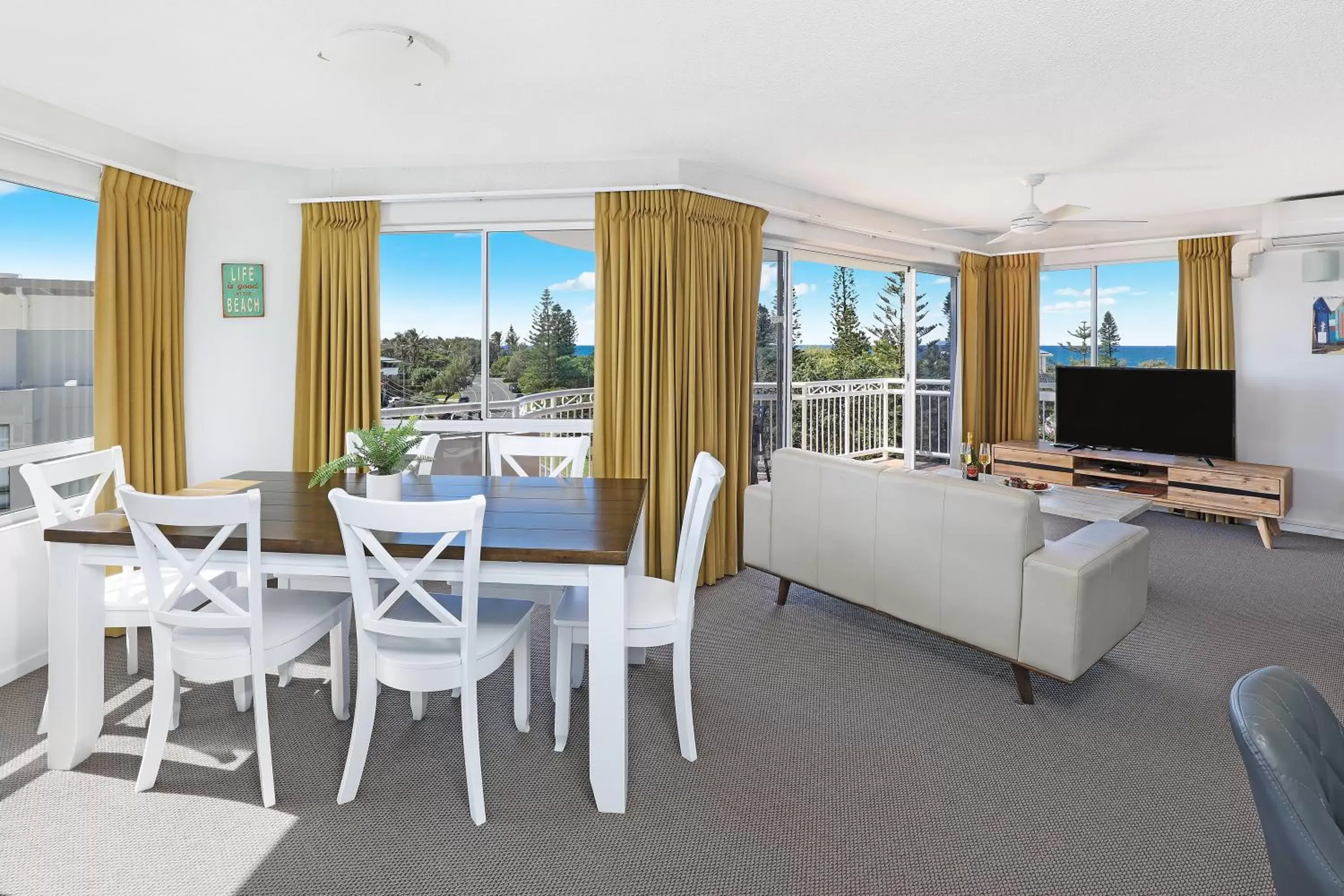 Beachside Resort Kawana Waters