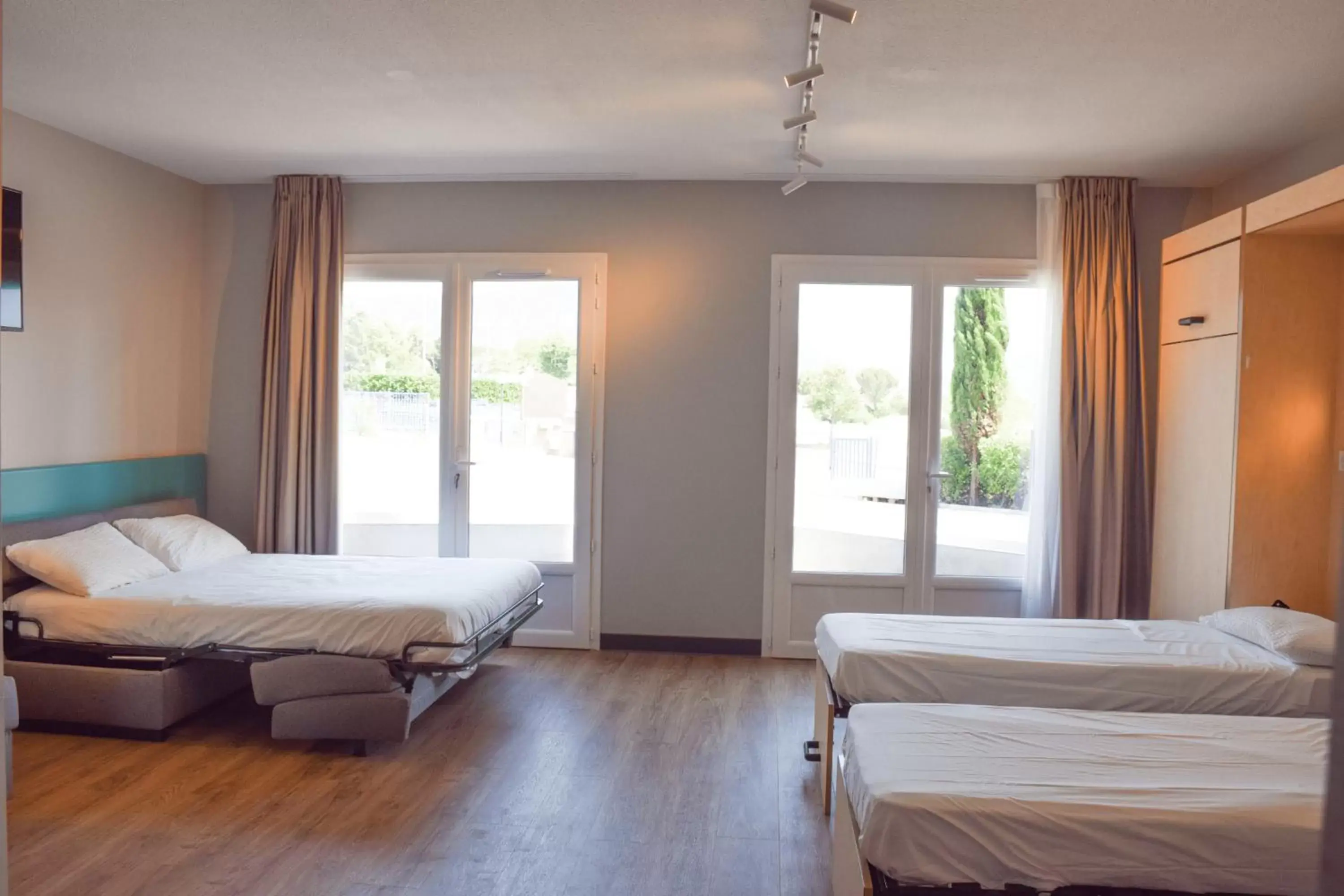 Bedroom, Bed in ibis Budget Millau Viaduc