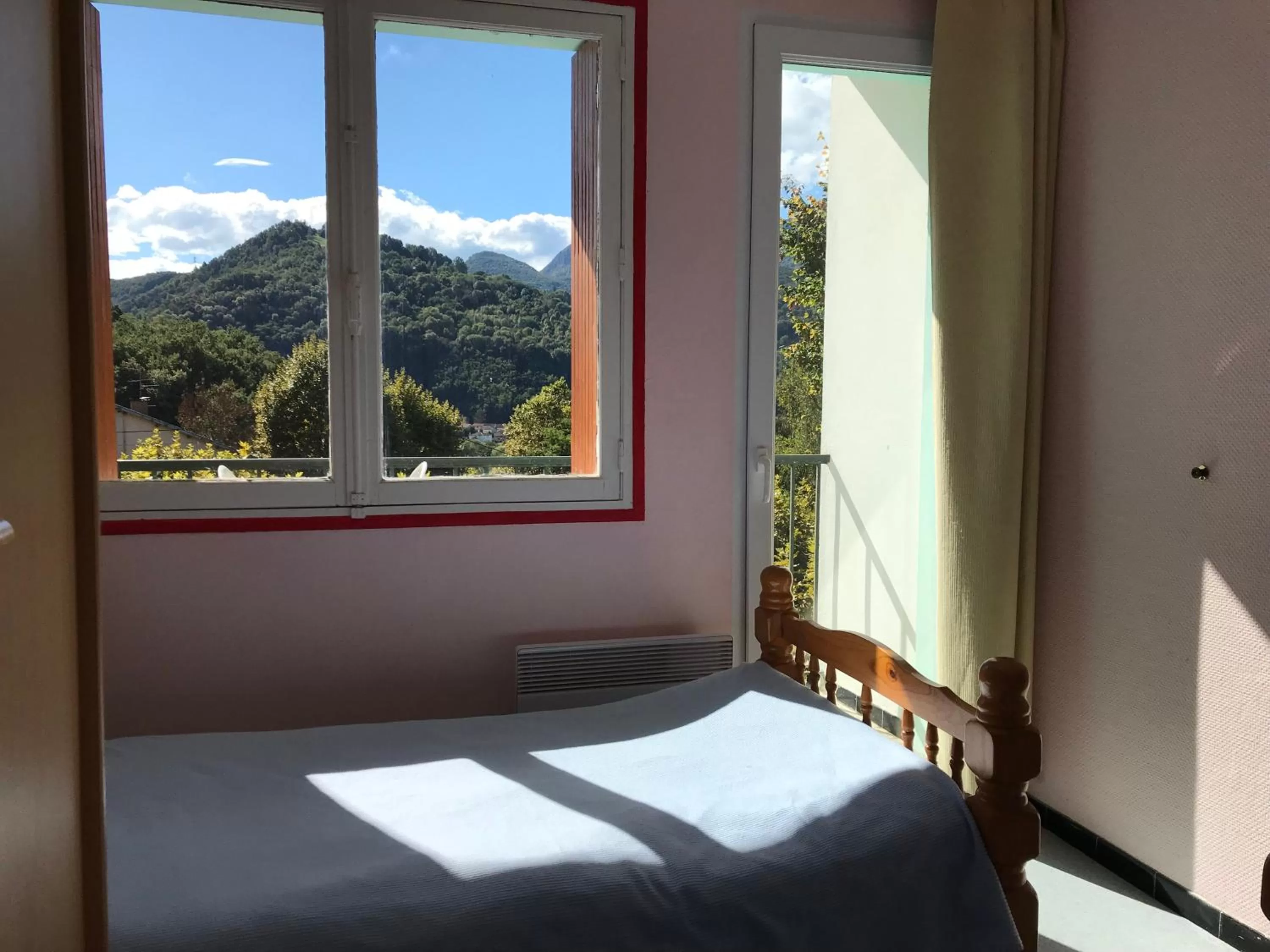 Mountain view, Bed in Les chambres et studios Camping Parc de Paletès