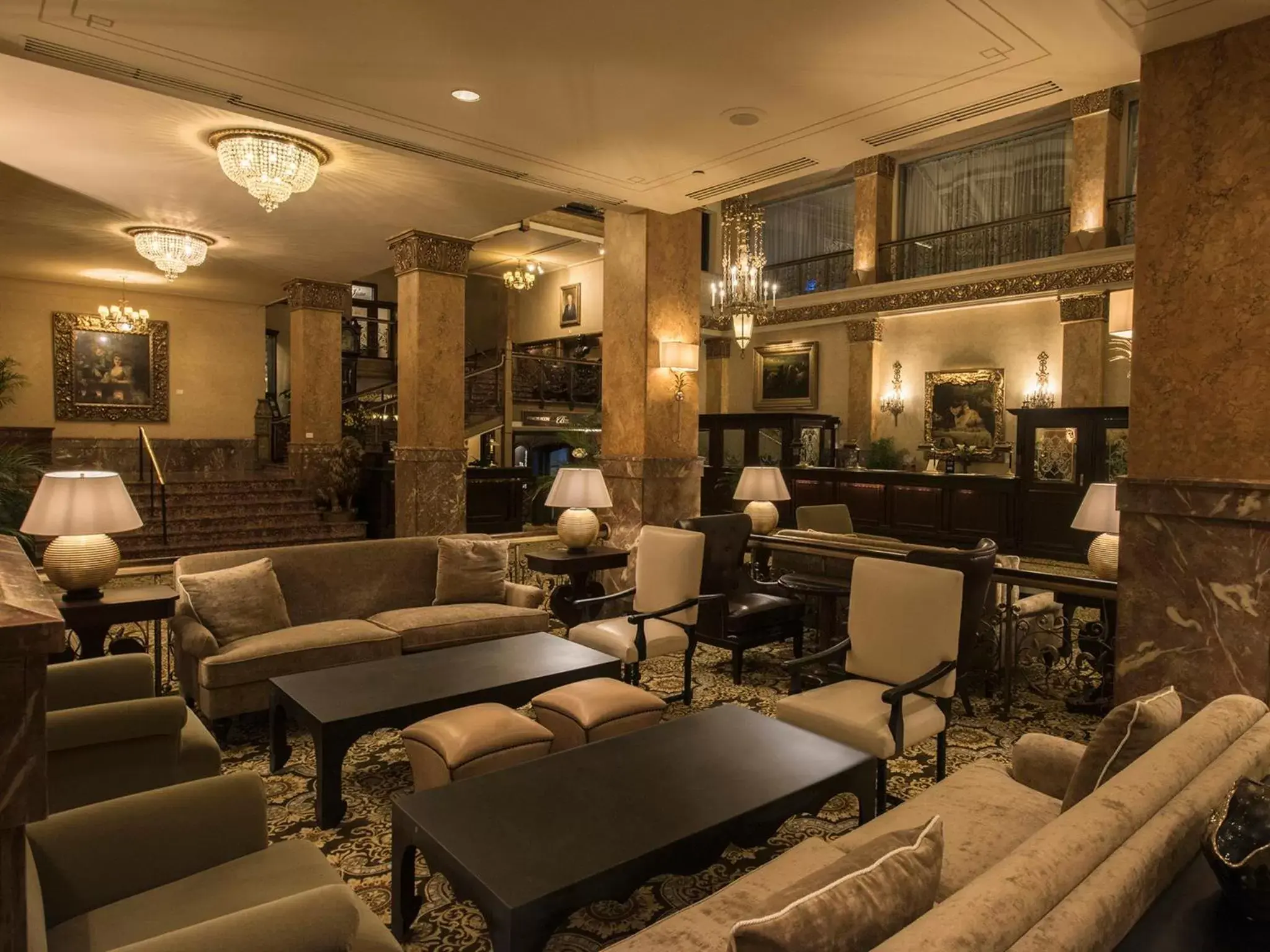 Lobby or reception, Lounge/Bar in The Pfister Hotel