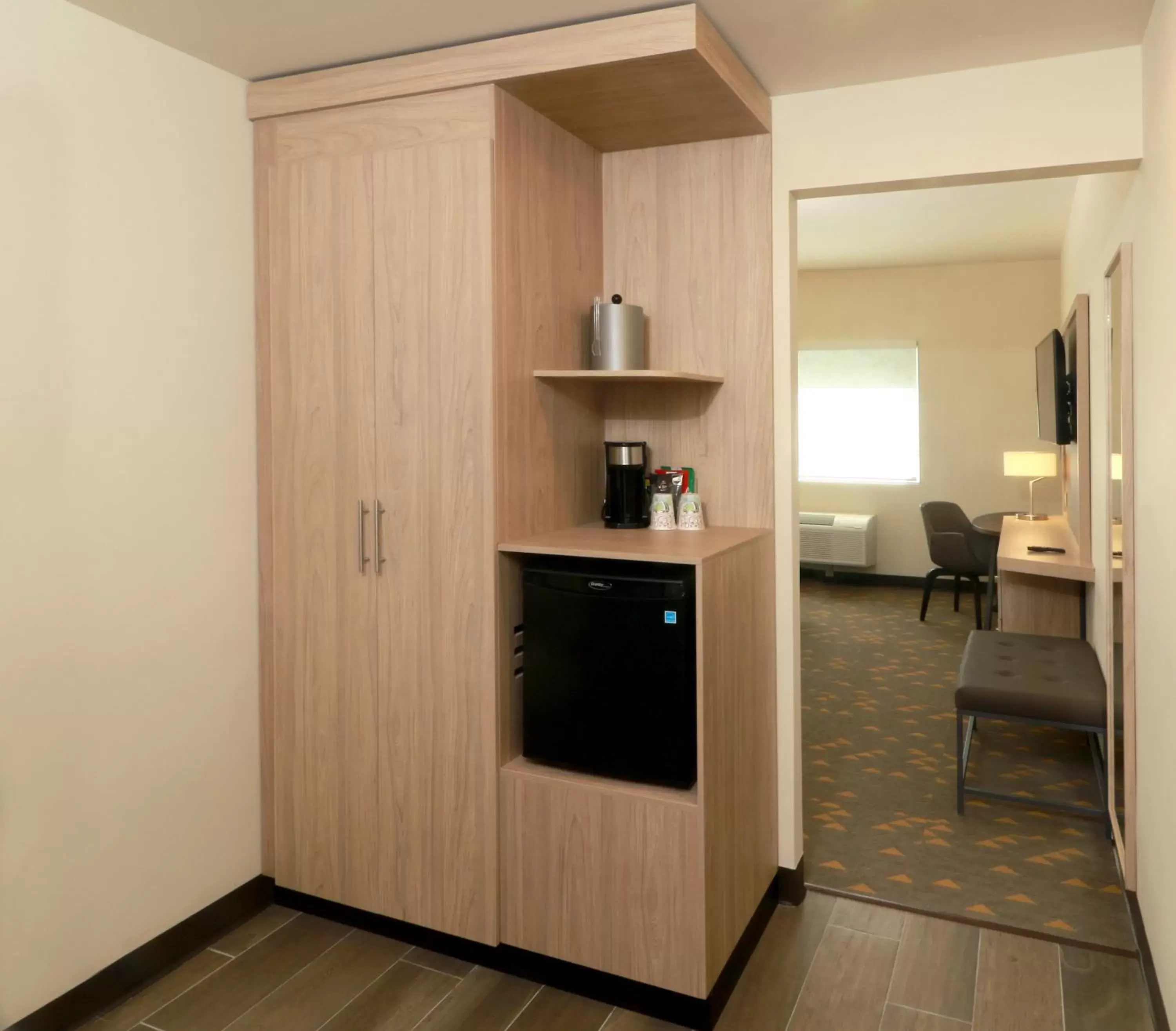 Coffee/tea facilities, Kitchen/Kitchenette in Holiday Inn - Ciudad Juarez, an IHG Hotel