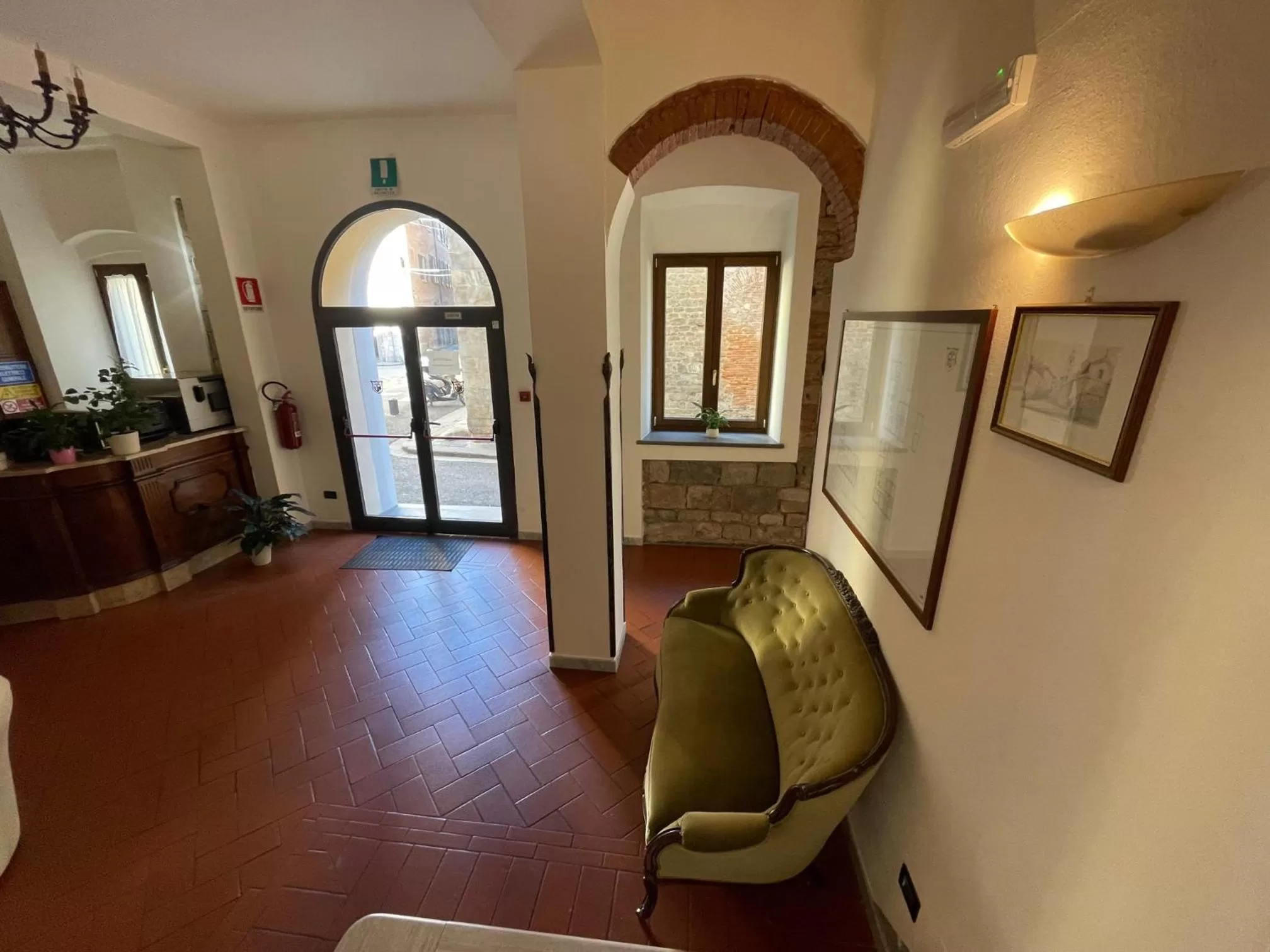 Hotel Caffè Verdi - 24 hours Reception