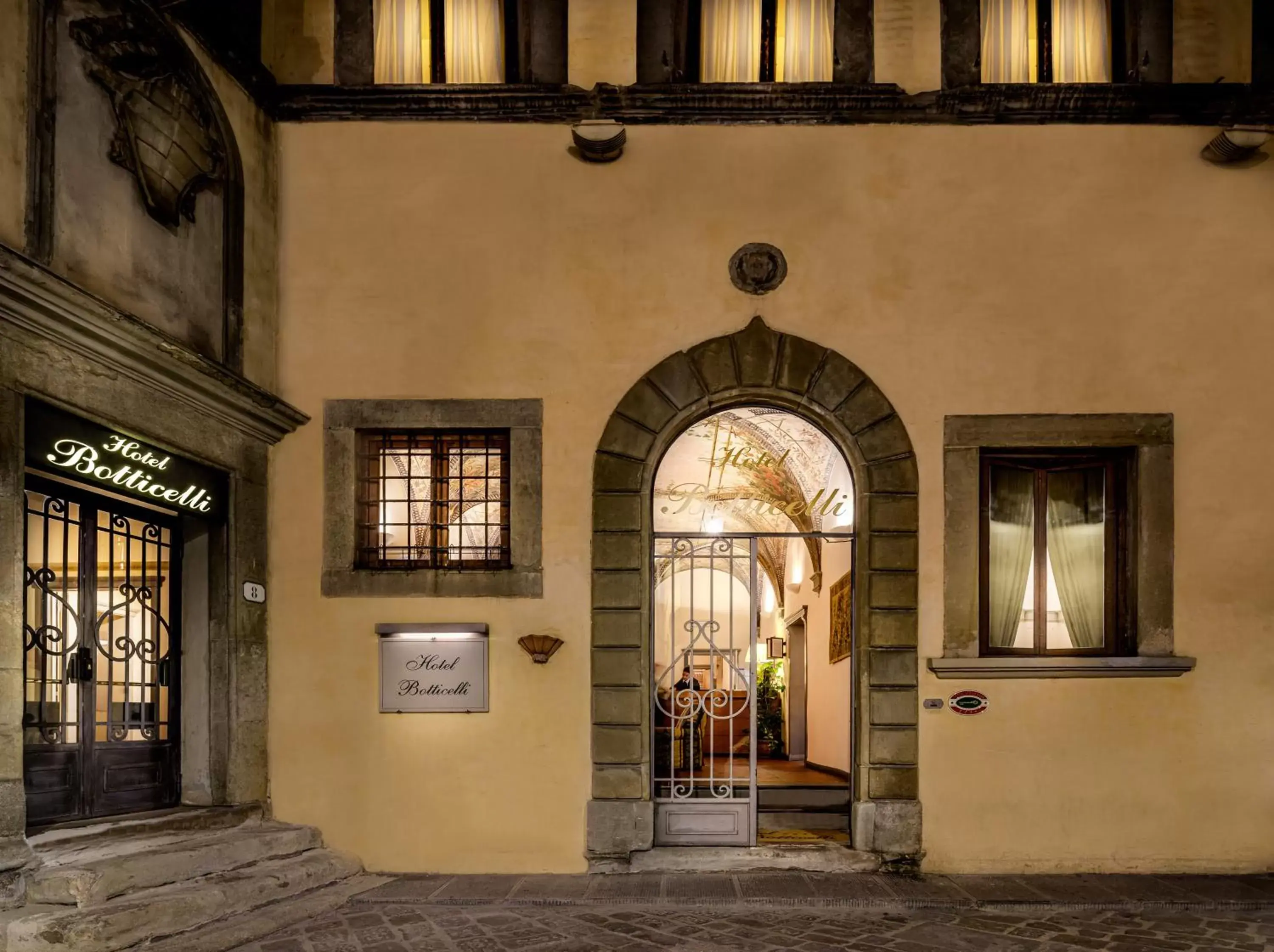 Facade/entrance in Hotel Botticelli