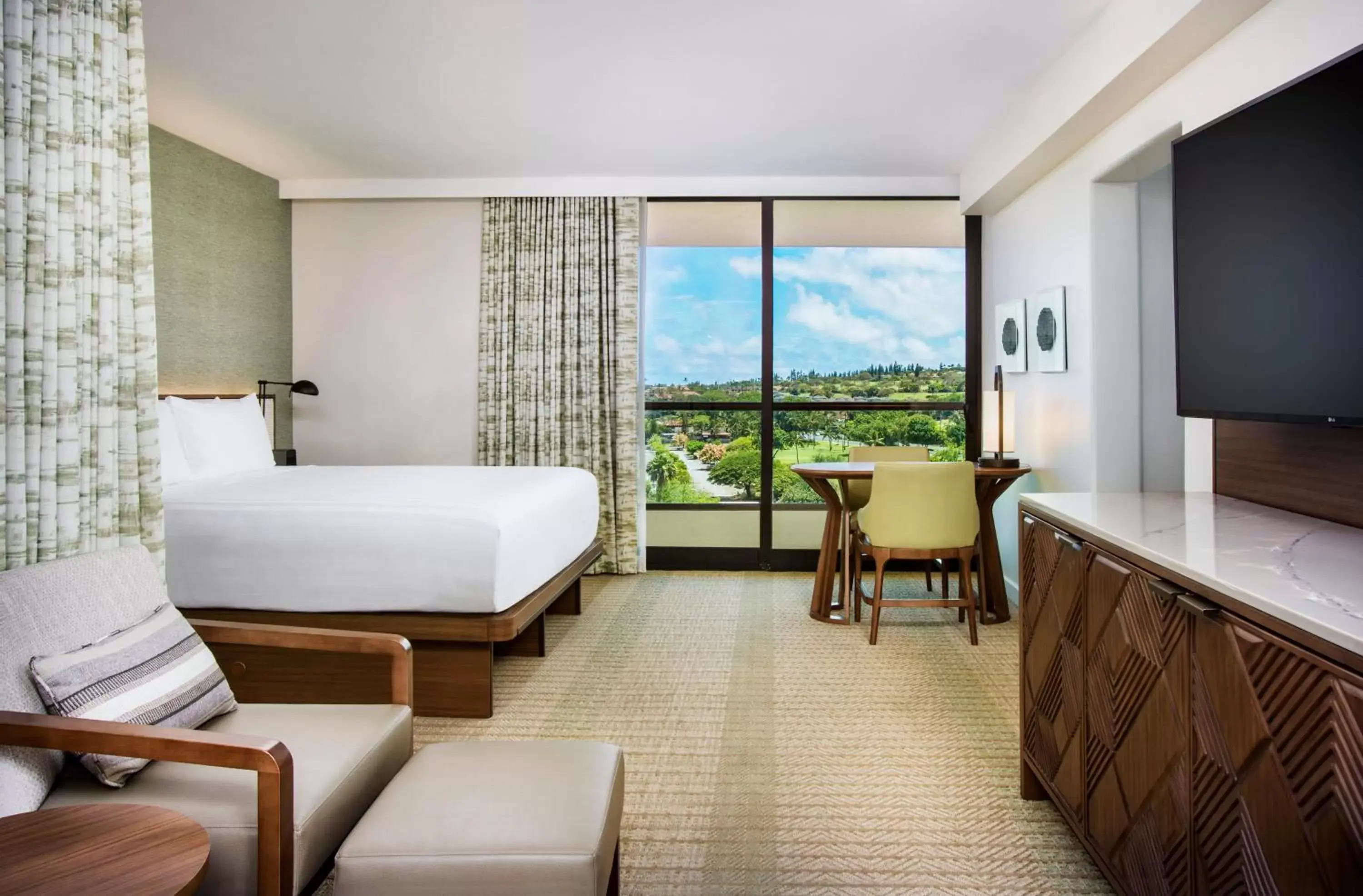 Bed in Hyatt Regency Maui Resort & Spa
