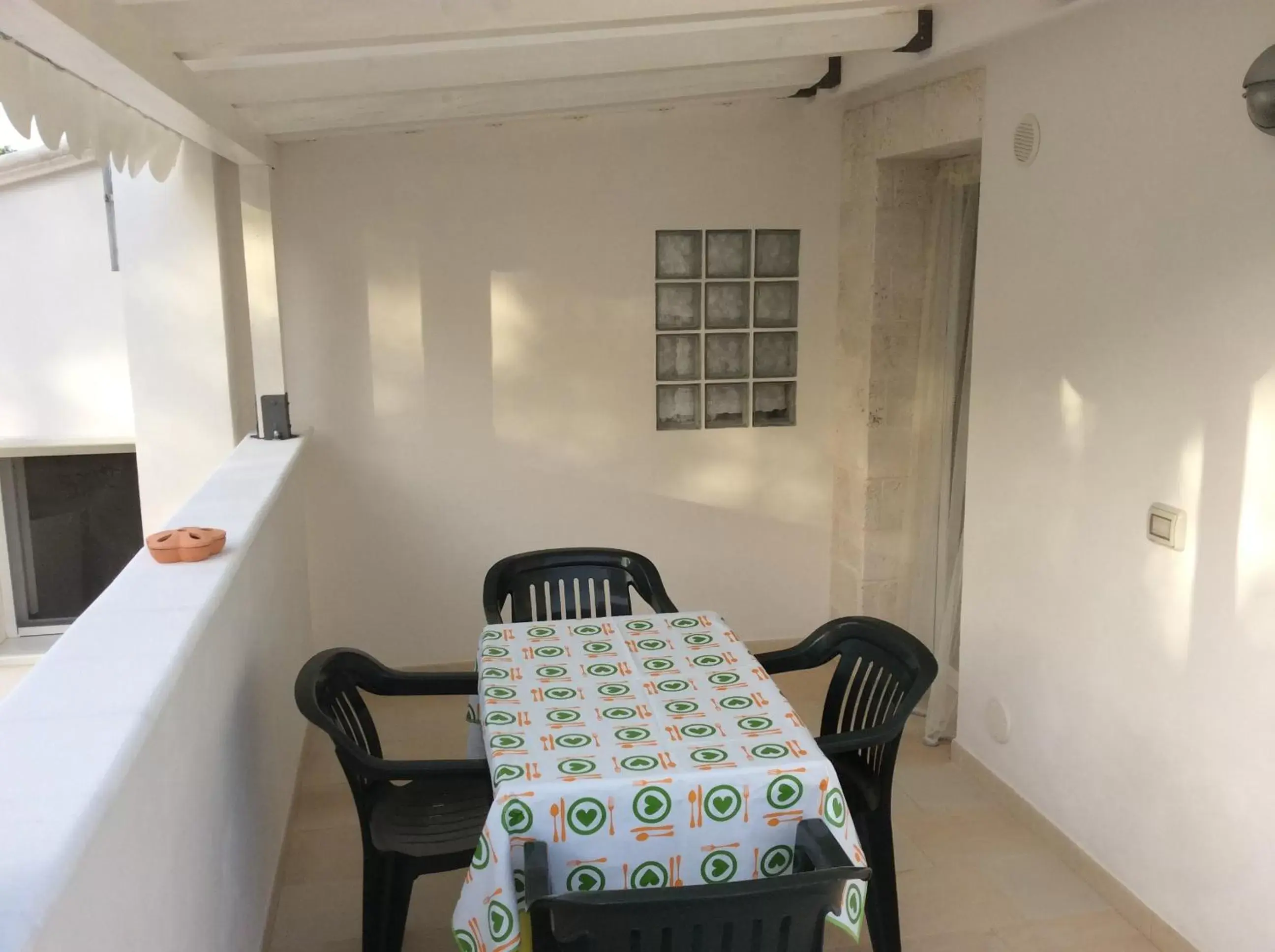 Balcony/Terrace, Dining Area in Villa Soleanna Residence