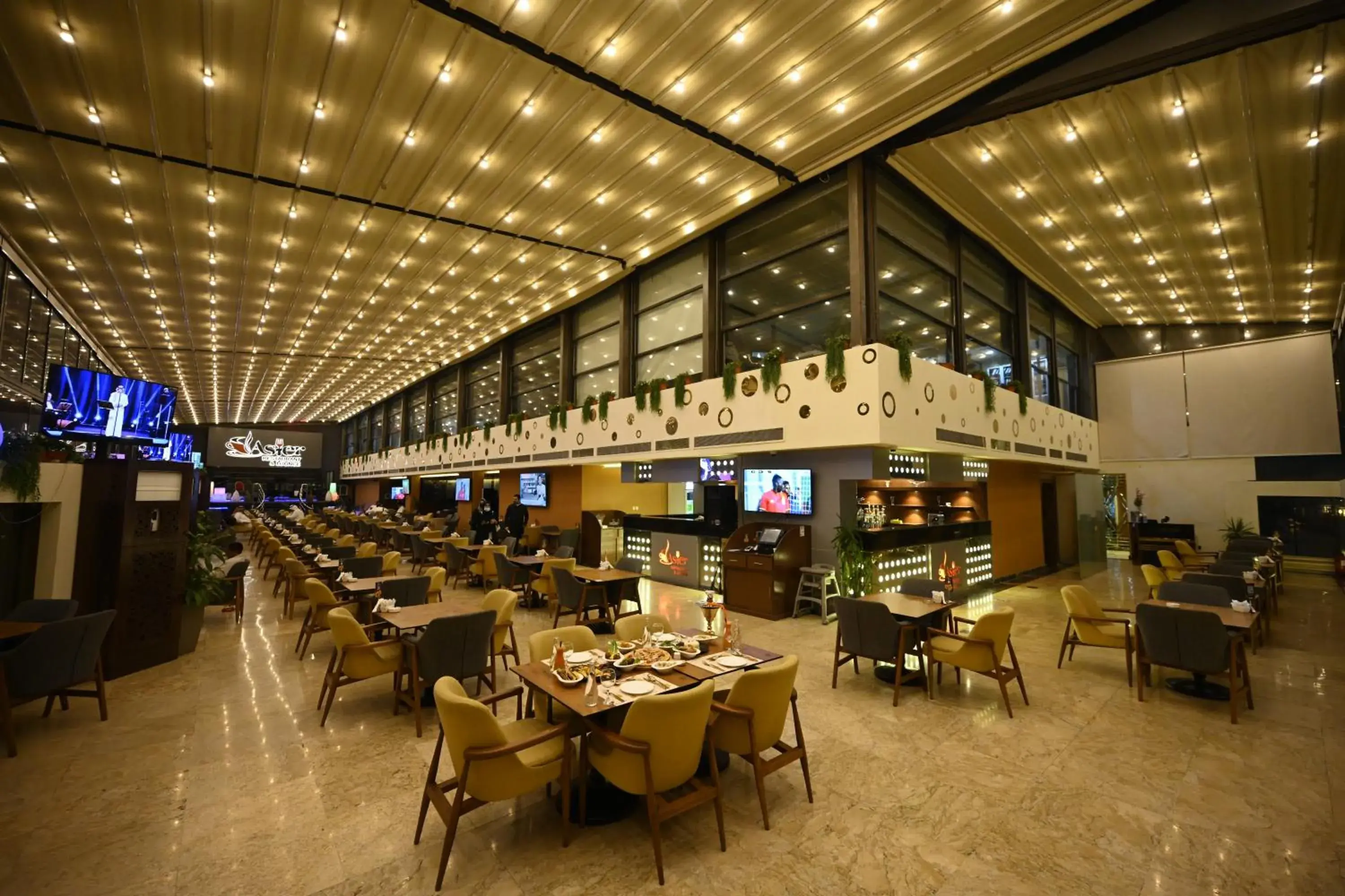 Restaurant/Places to Eat in ASTER HOTEL